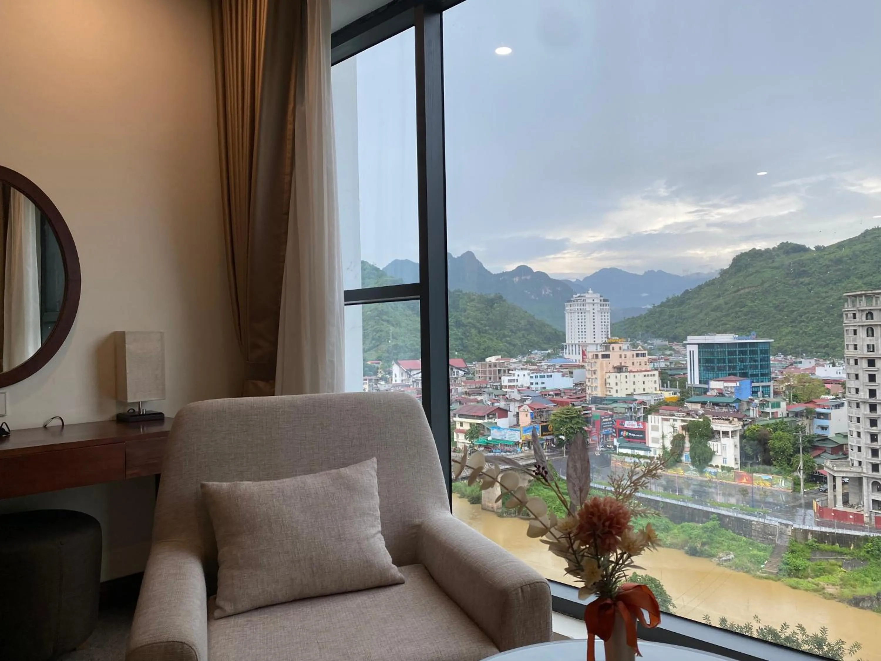 YEN BIEN LUXURY HOTEL