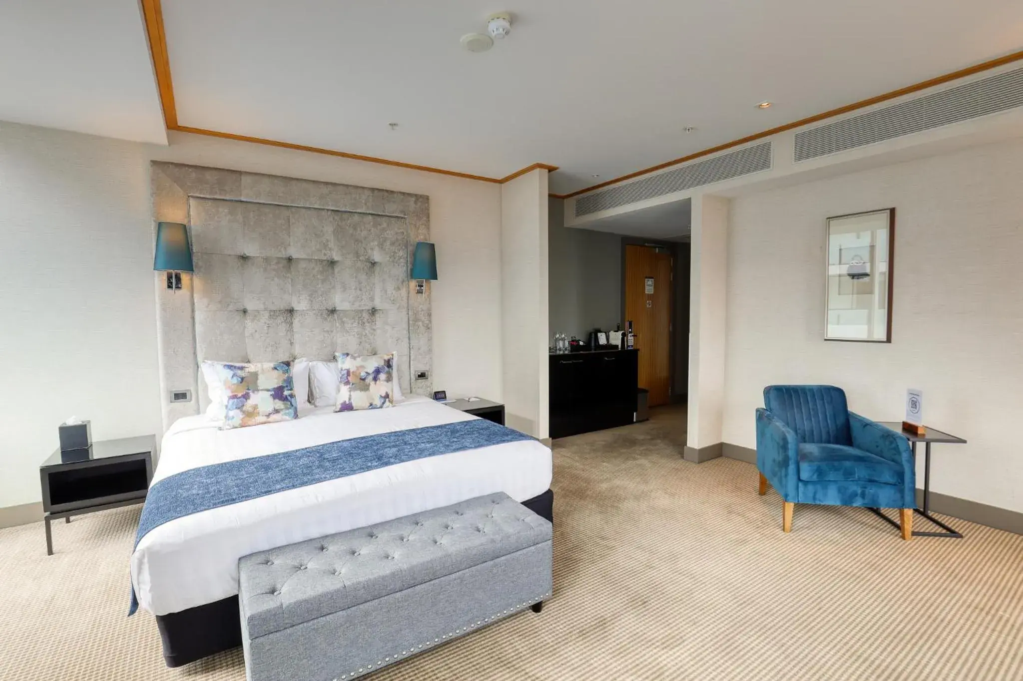 Photo of the whole room, Bed in Marsden Viaduct Photo of the whole room, Bed in Marsden Viaduct