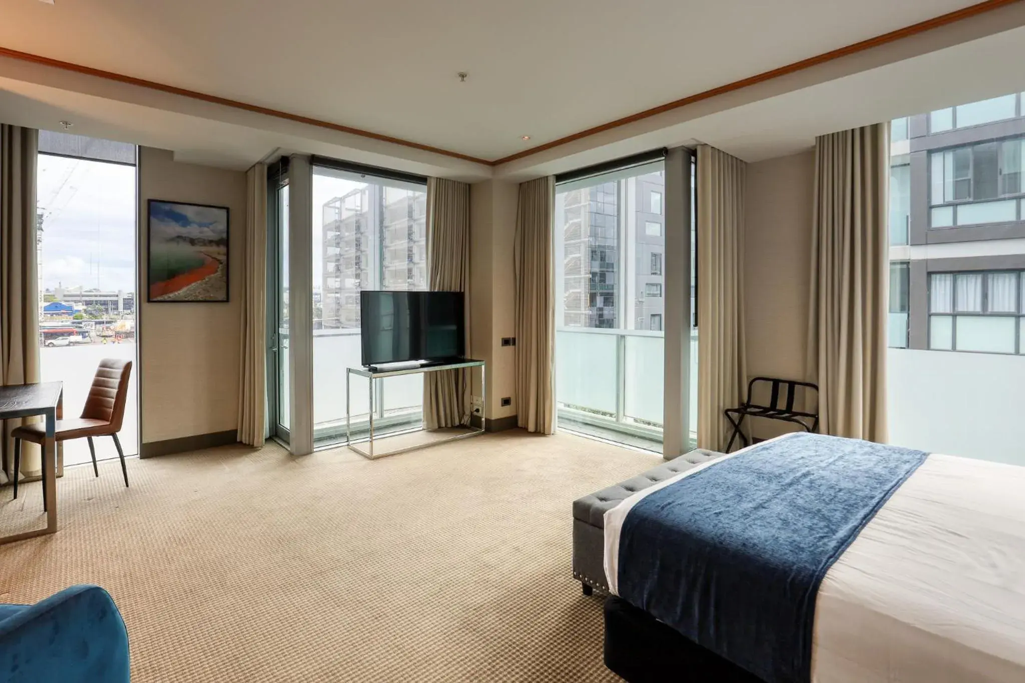 TV and multimedia, Bed in Marsden Viaduct TV and multimedia, Bed in Marsden Viaduct