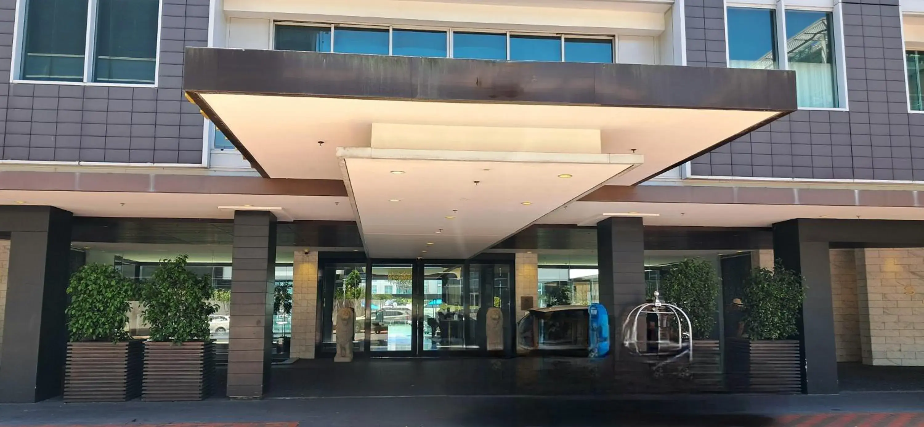 Property building in Marsden Viaduct Property building in Marsden Viaduct