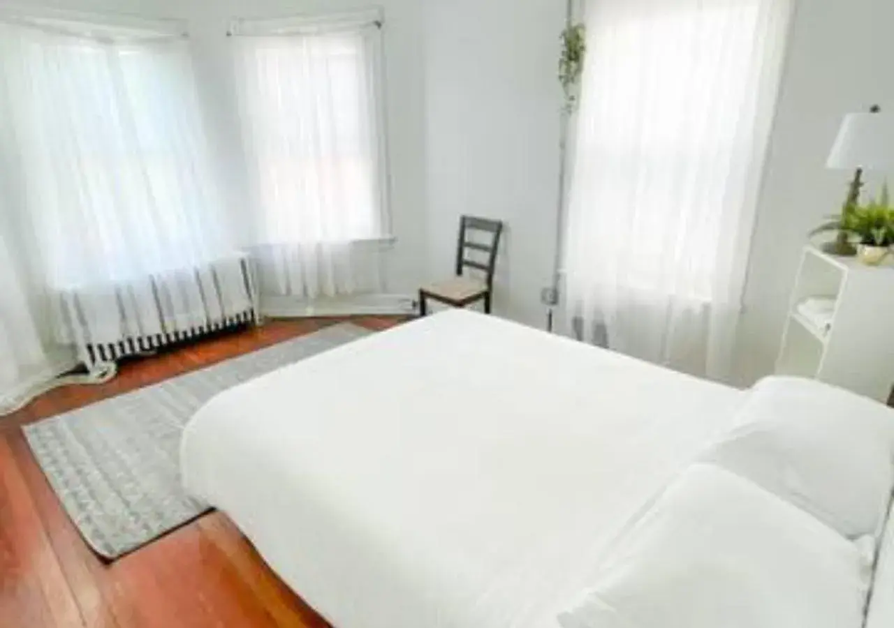 Queen Room with Shared Bathroom - single occupancy in Legacy - Spring Garden University City Queen Room with Shared Bathroom - single occupancy in Legacy - Spring Garden University City