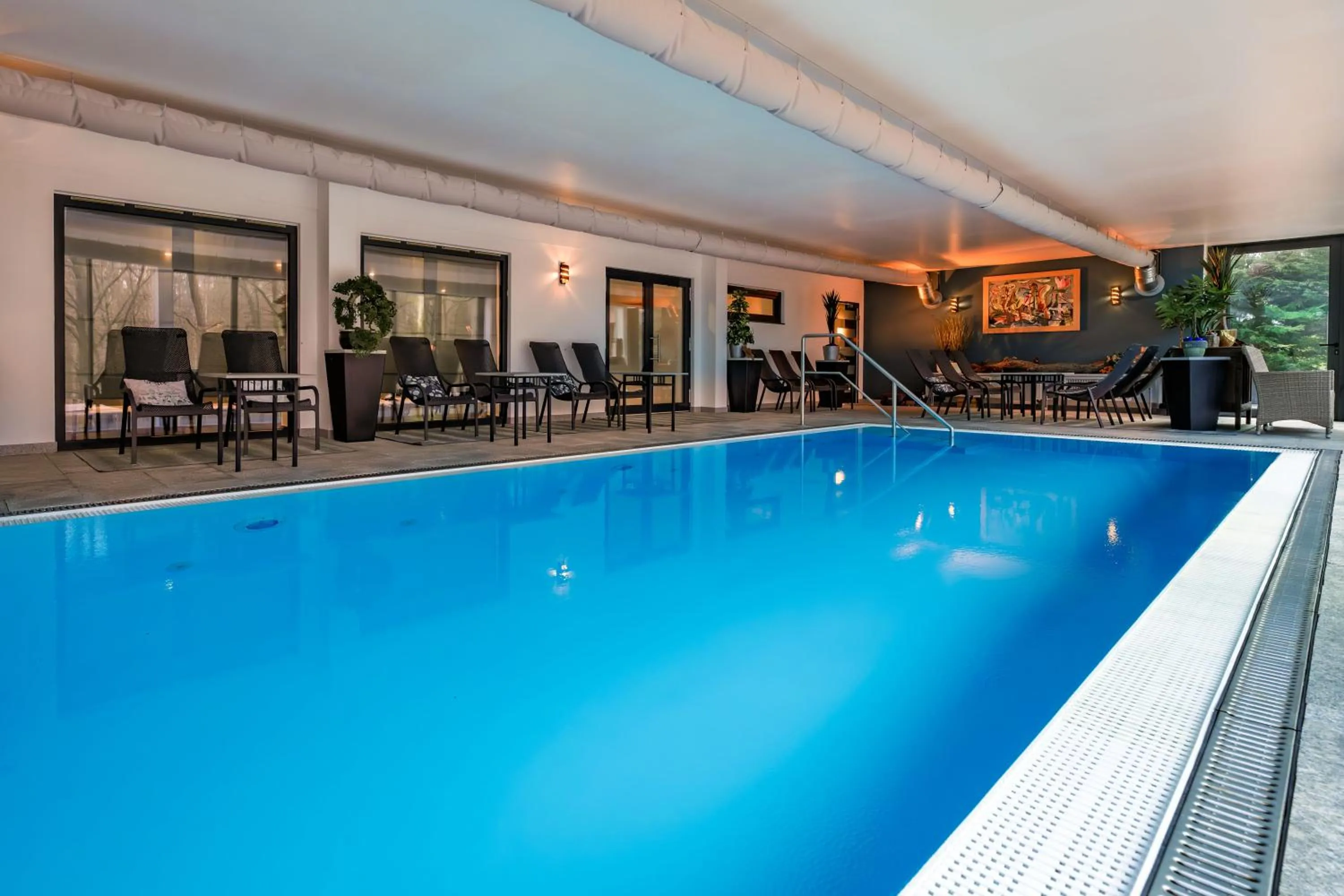 Swimming pool in Parkhotel Hohnstein by STEIGER Hotels