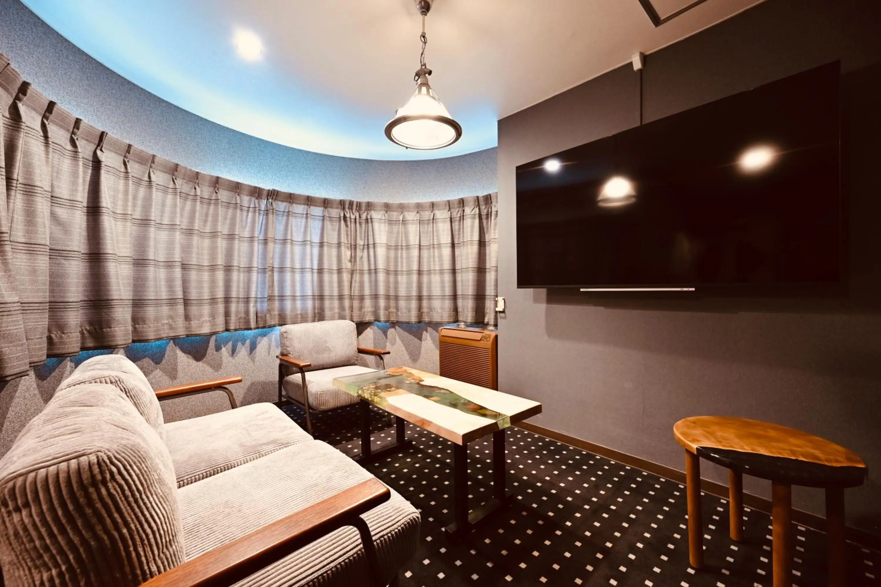 Photo of the whole room in hotel the textile