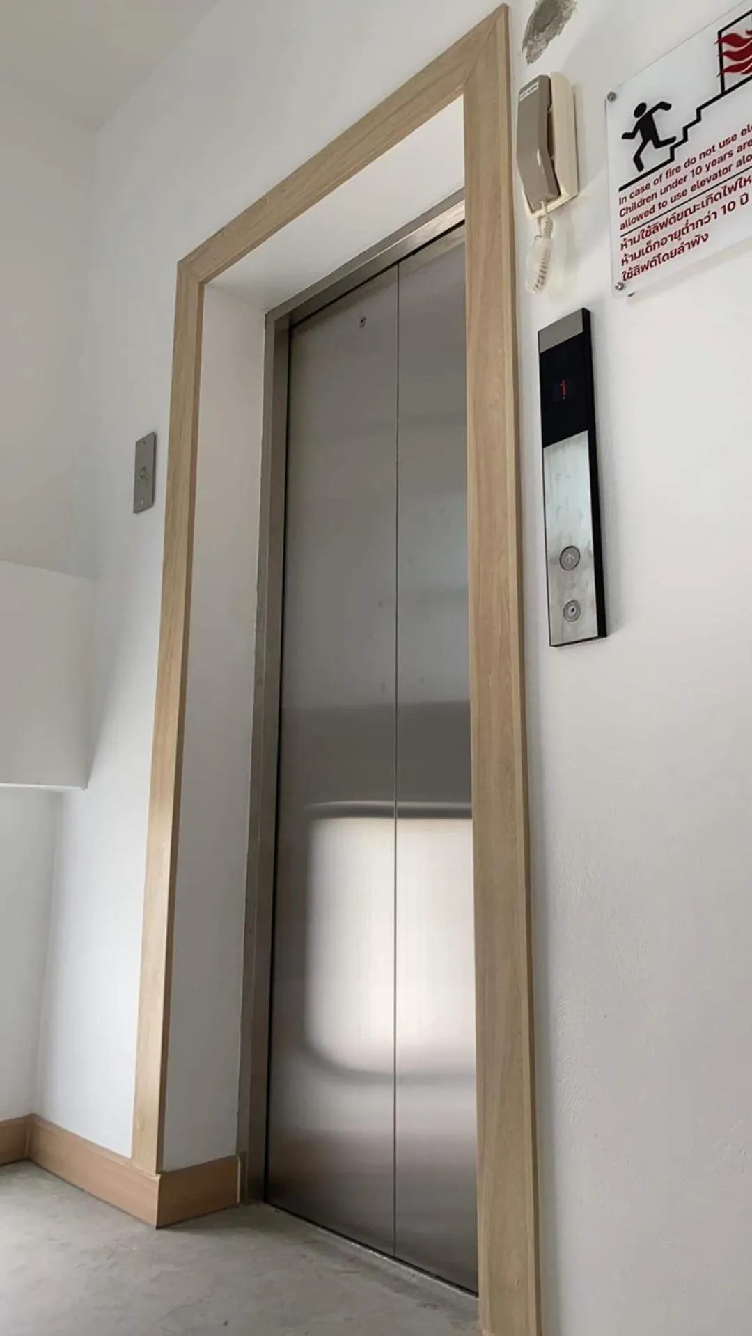 elevator in Newman hotel