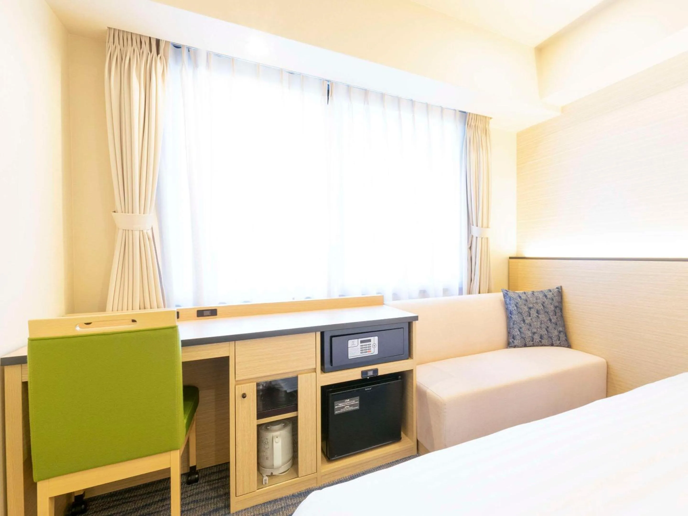 Bedroom, Bed in Comfort Inn Kyoto Shijokarasuma