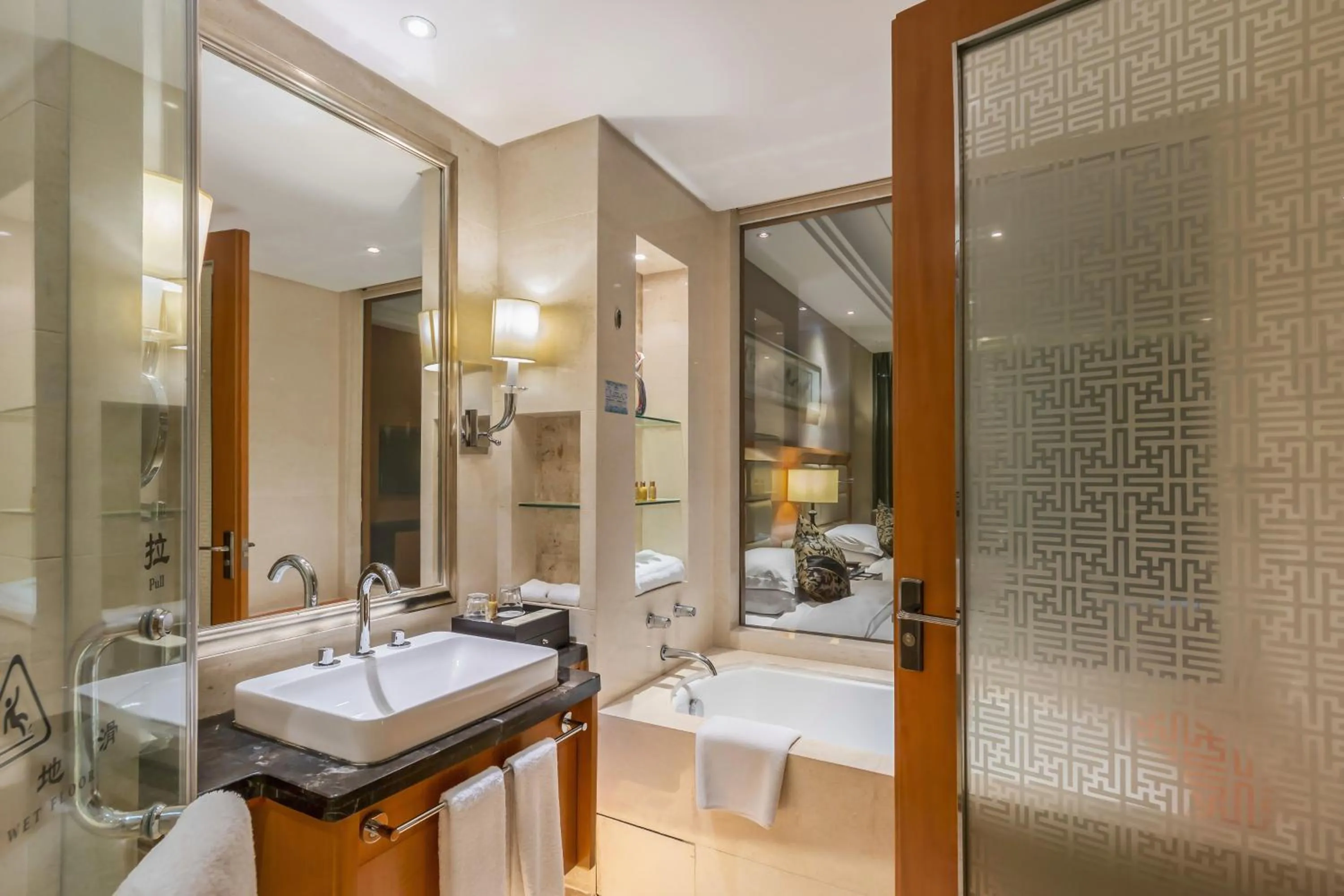 Wyndham Xinyang Downtown