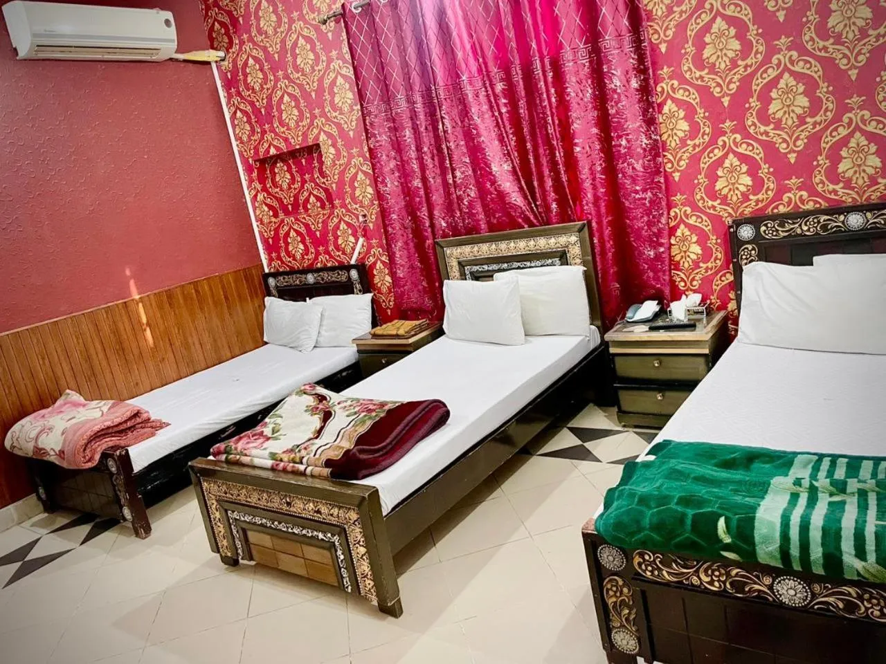 Bed in Hotel Royal Luxury Multan