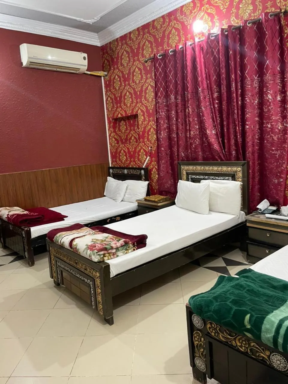 Bed in Hotel Royal Luxury Multan