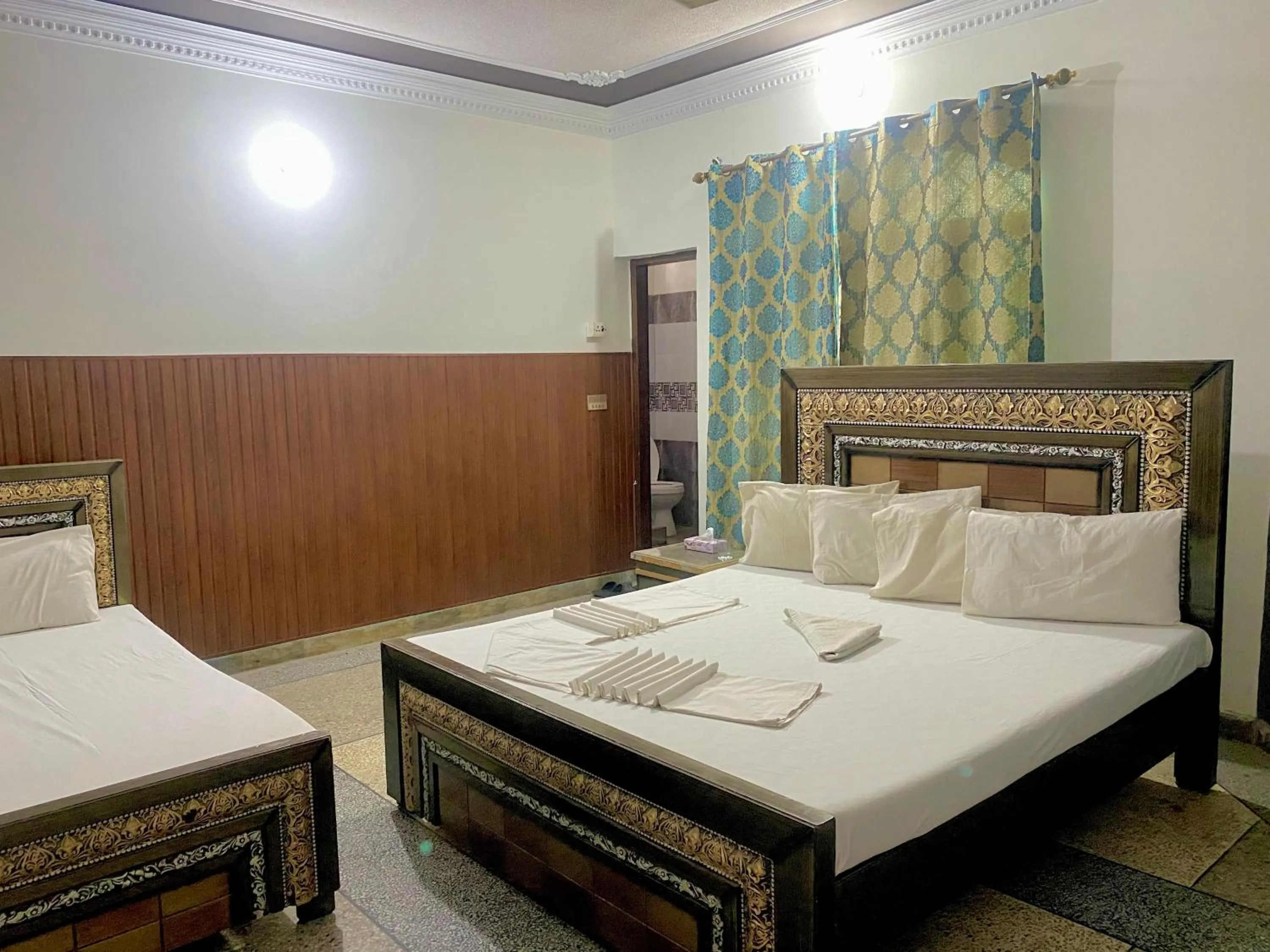 Bed in Hotel Royal Luxury Multan