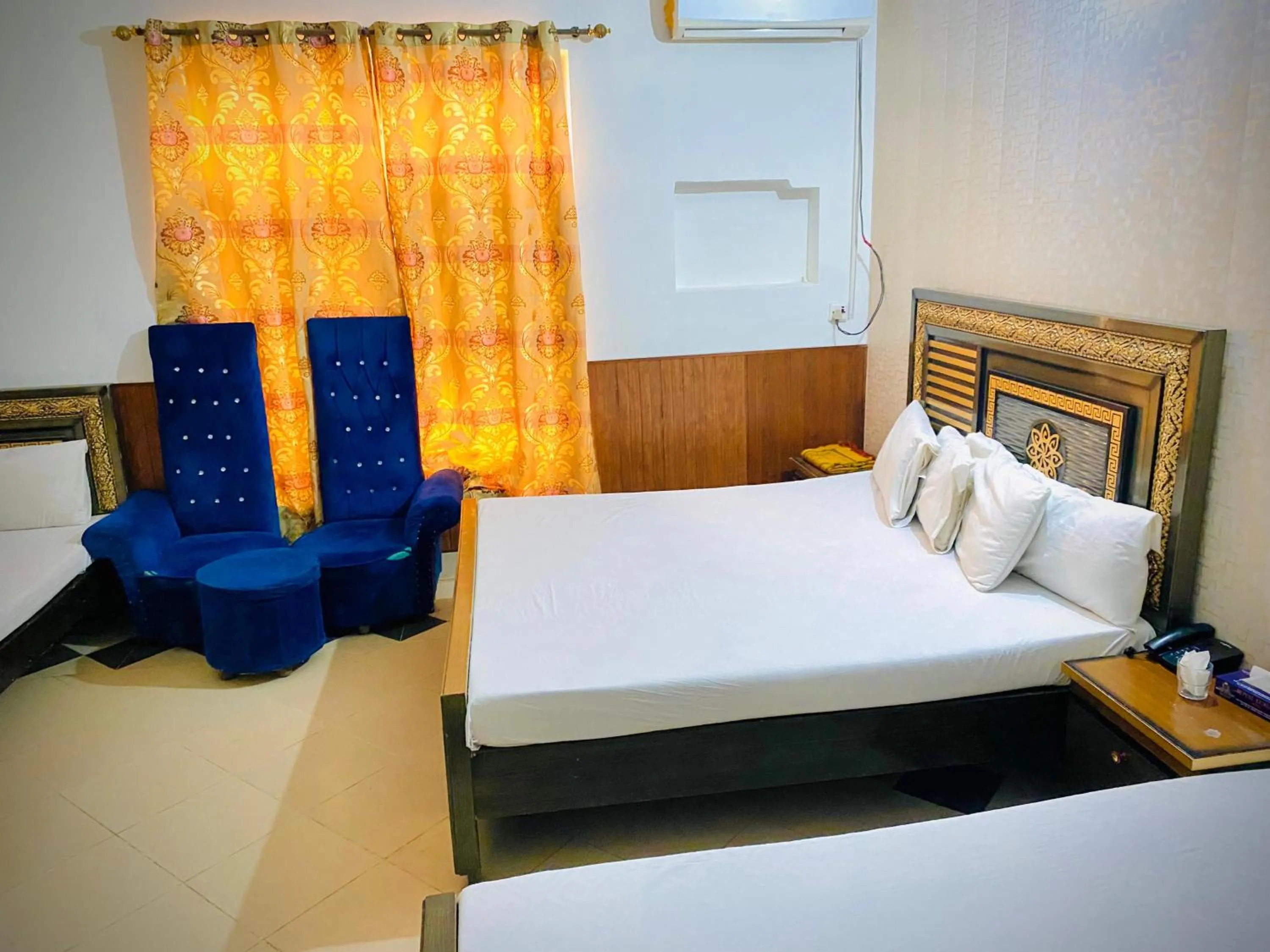 Bed in Hotel Royal Luxury Multan