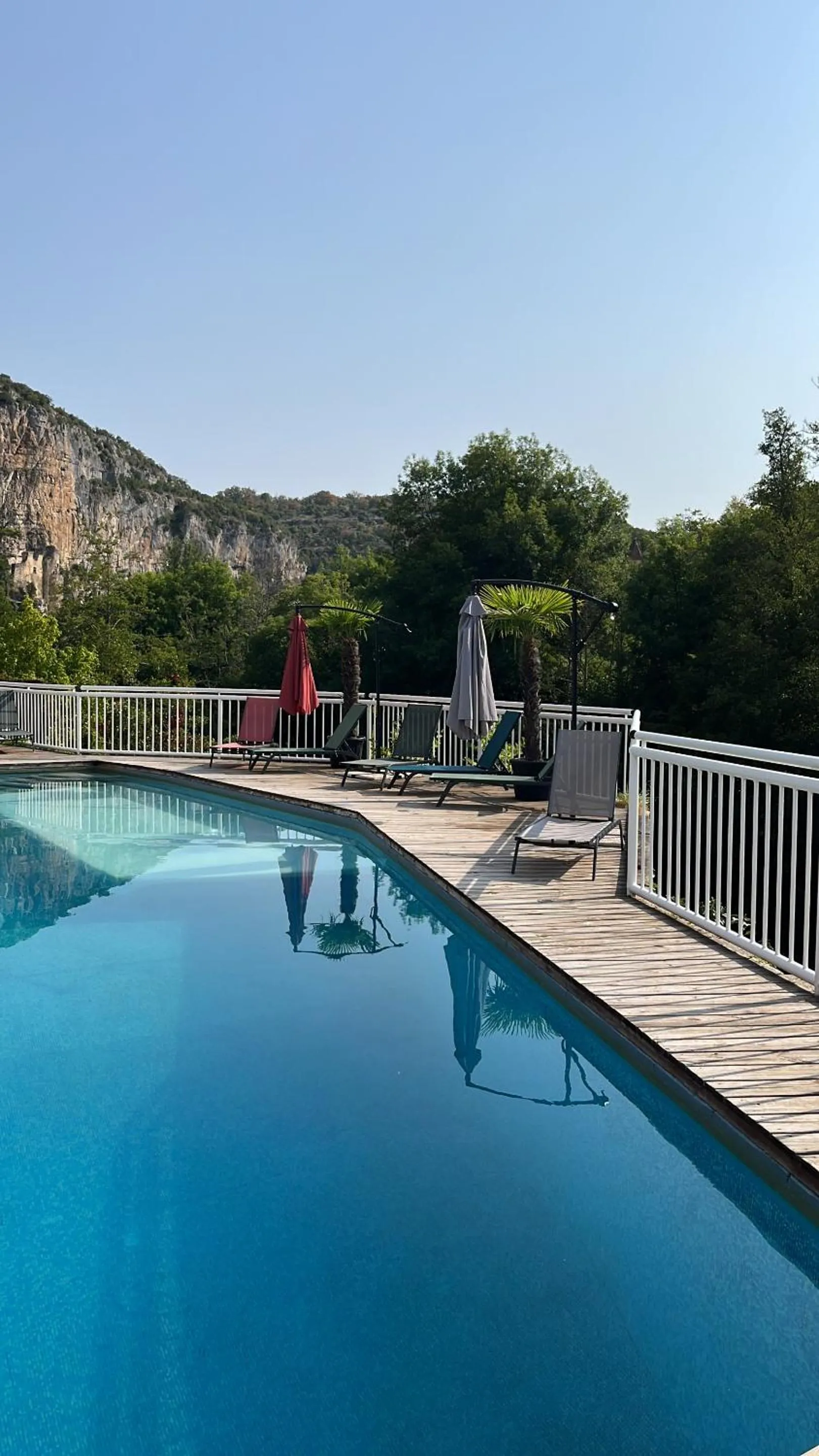 Pool view in Le Refuge du Cele