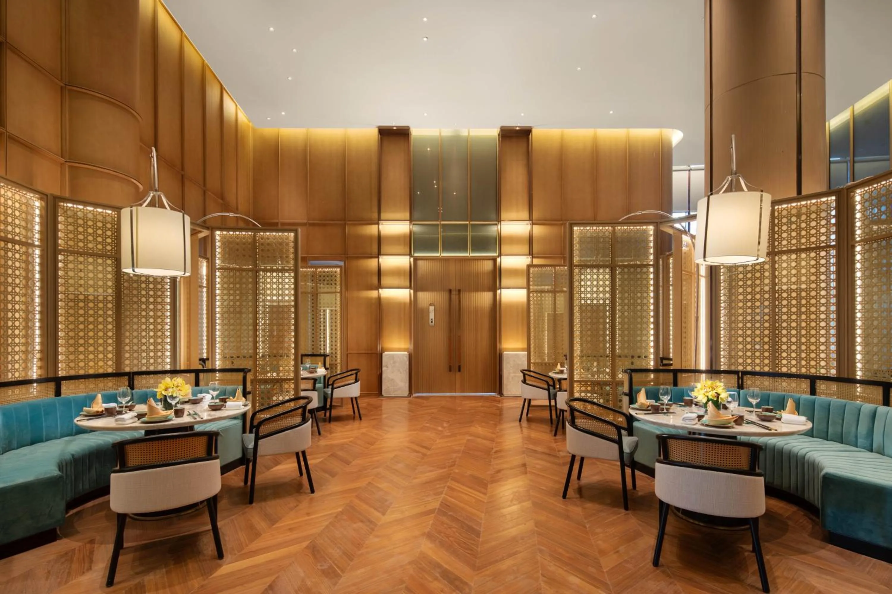 Restaurant/places to eat in Crowne Plaza Zhoushan Seaview by IHG