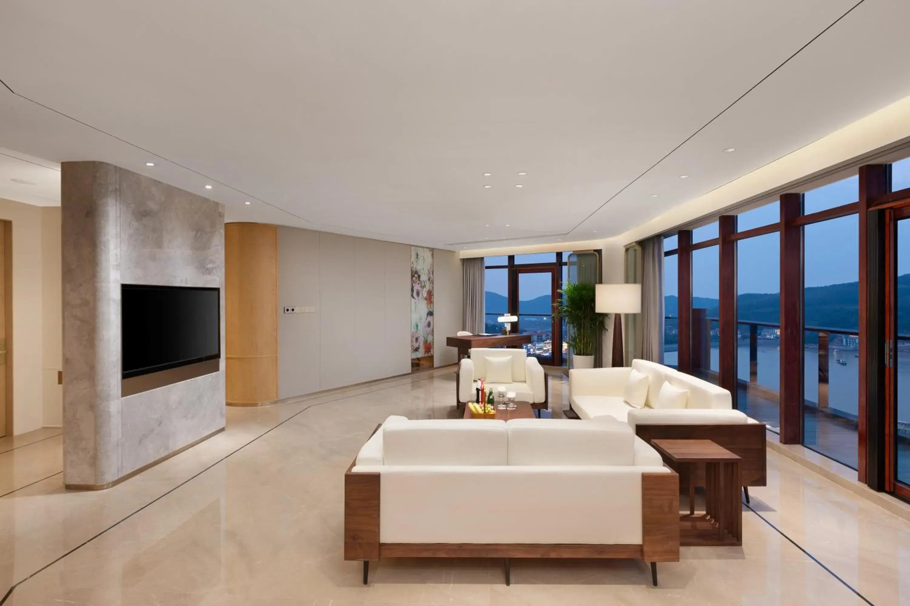 TV and multimedia in Crowne Plaza Zhoushan Seaview by IHG TV and multimedia in Crowne Plaza Zhoushan Seaview by IHG