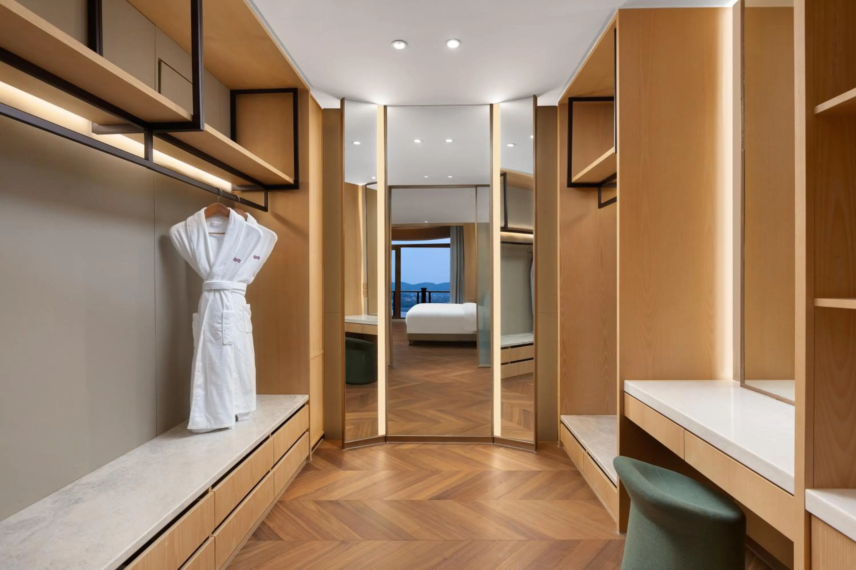 Bedroom, Bed in Crowne Plaza Zhoushan Seaview by IHG
