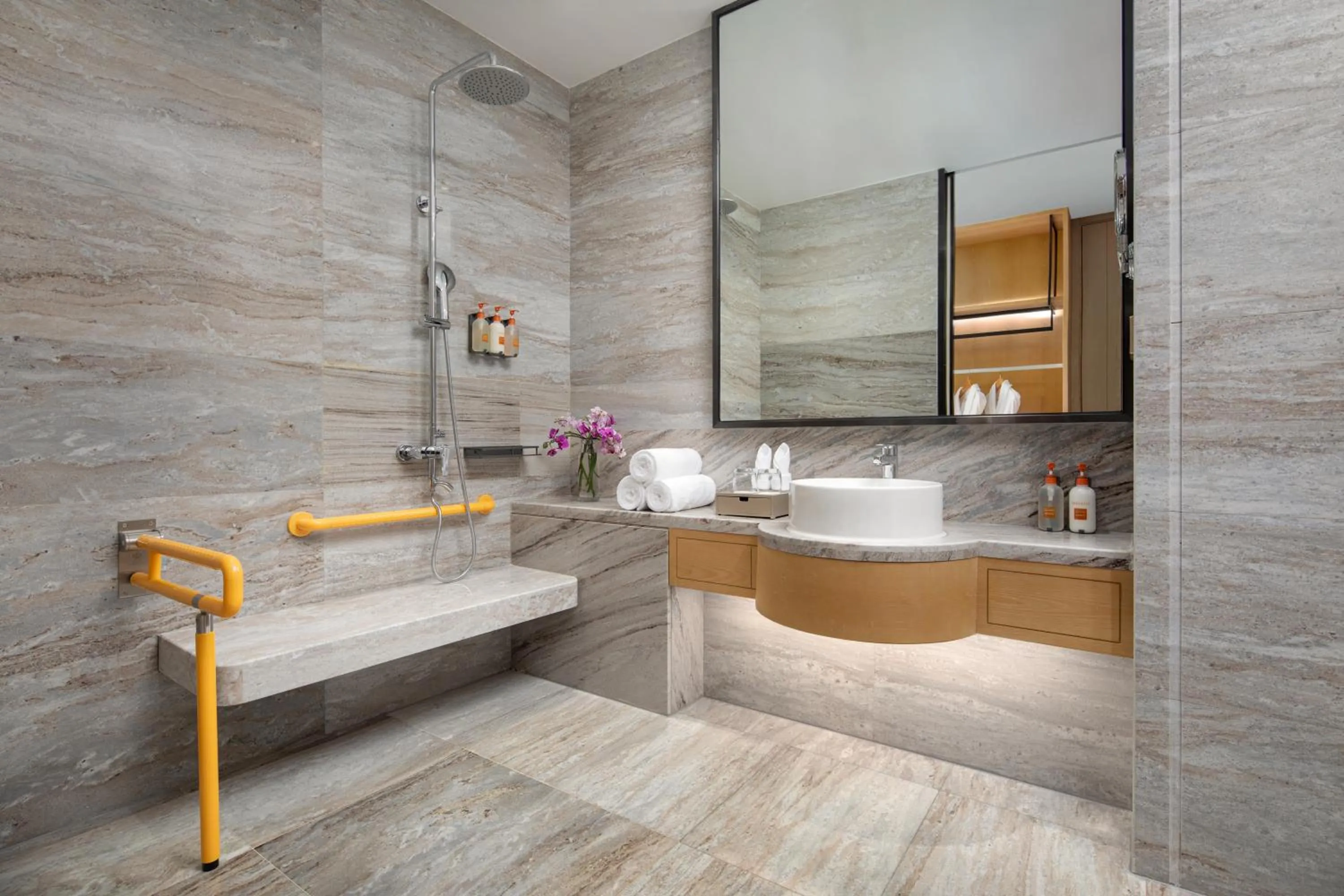 Shower in Crowne Plaza Zhoushan Seaview by IHG