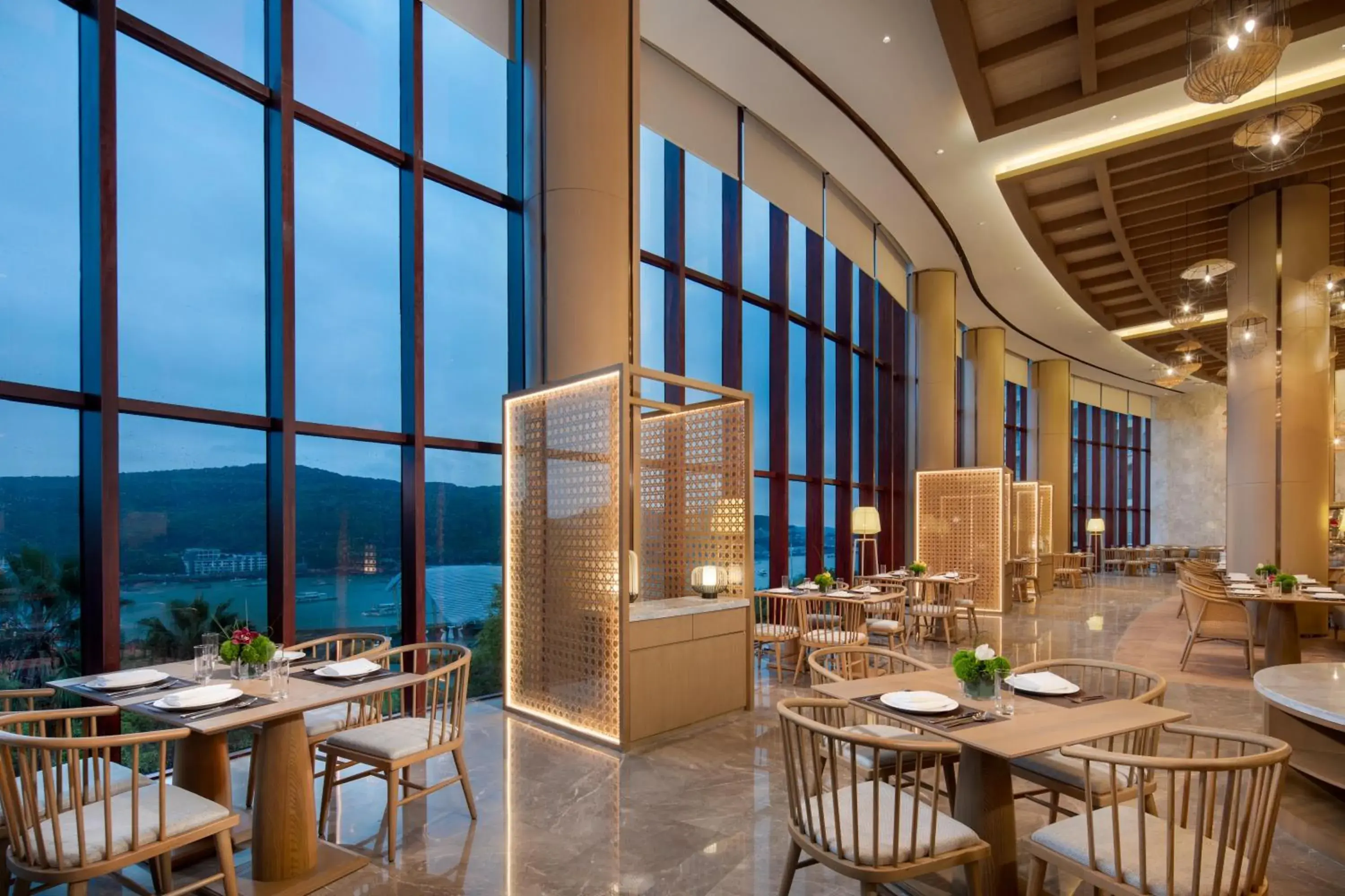 Restaurant/places to eat in Crowne Plaza Zhoushan Seaview by IHG Restaurant/places to eat in Crowne Plaza Zhoushan Seaview by IHG