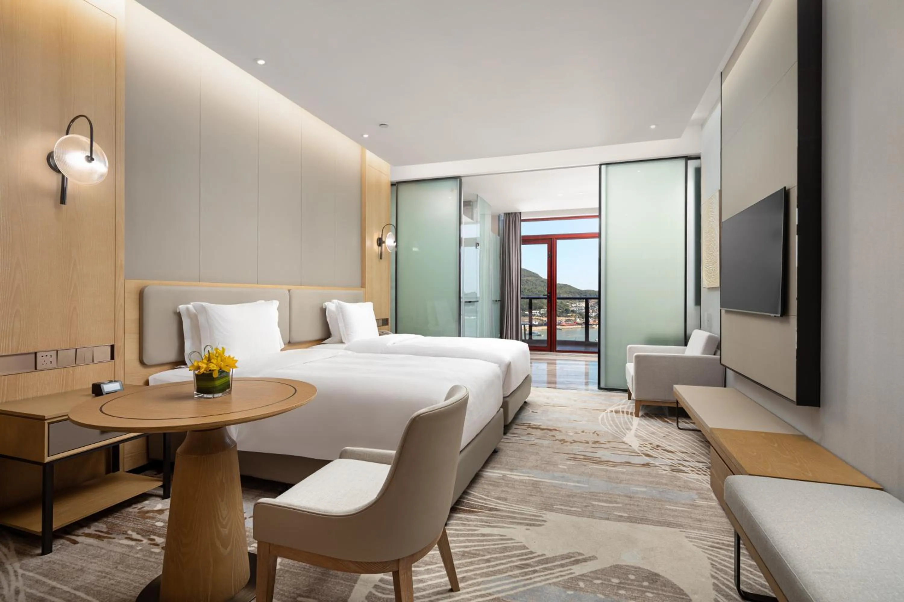 Bed in Crowne Plaza Zhoushan Seaview by IHG