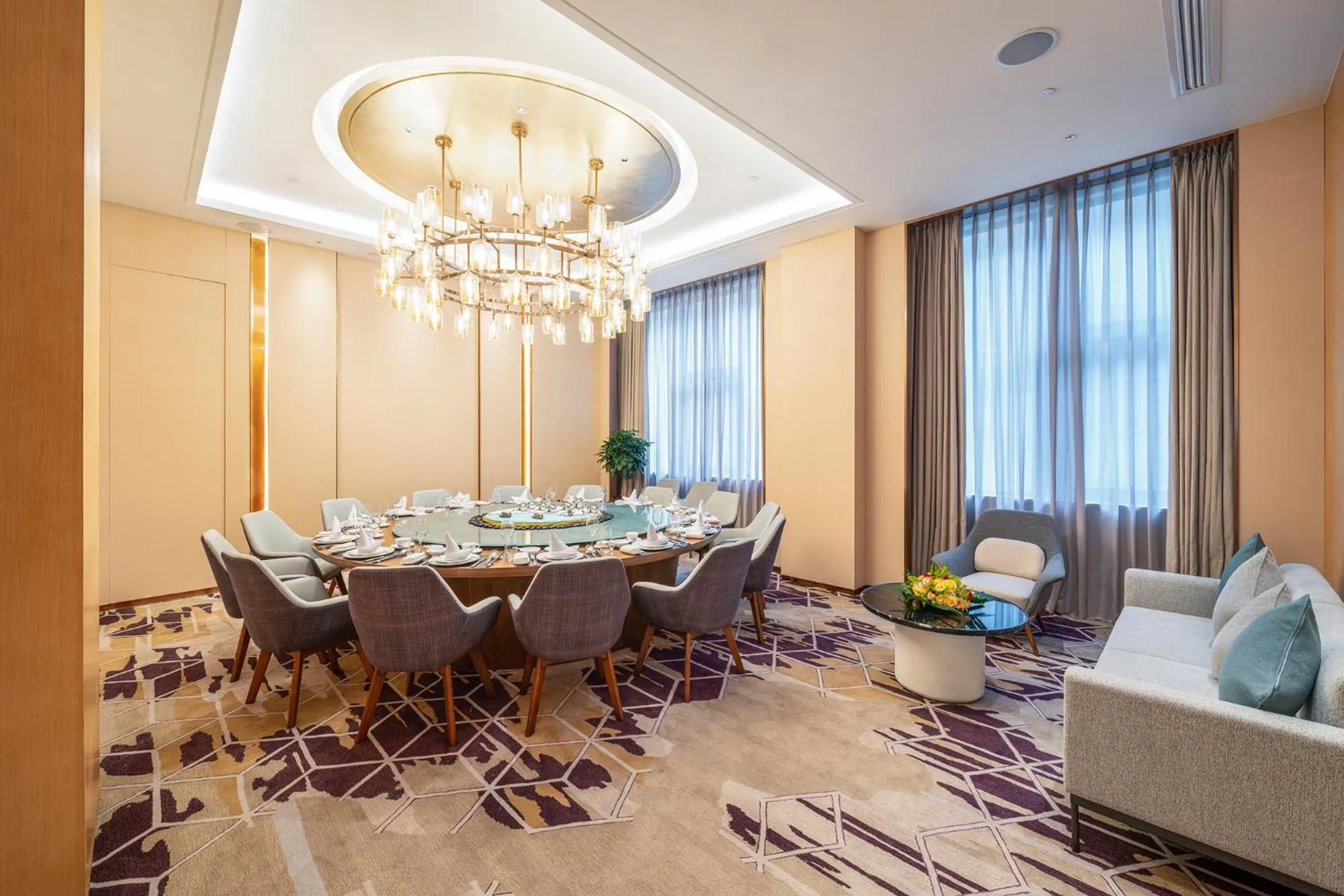 Restaurant/places to eat in Holiday Inn Tongren Wanshan by IHG