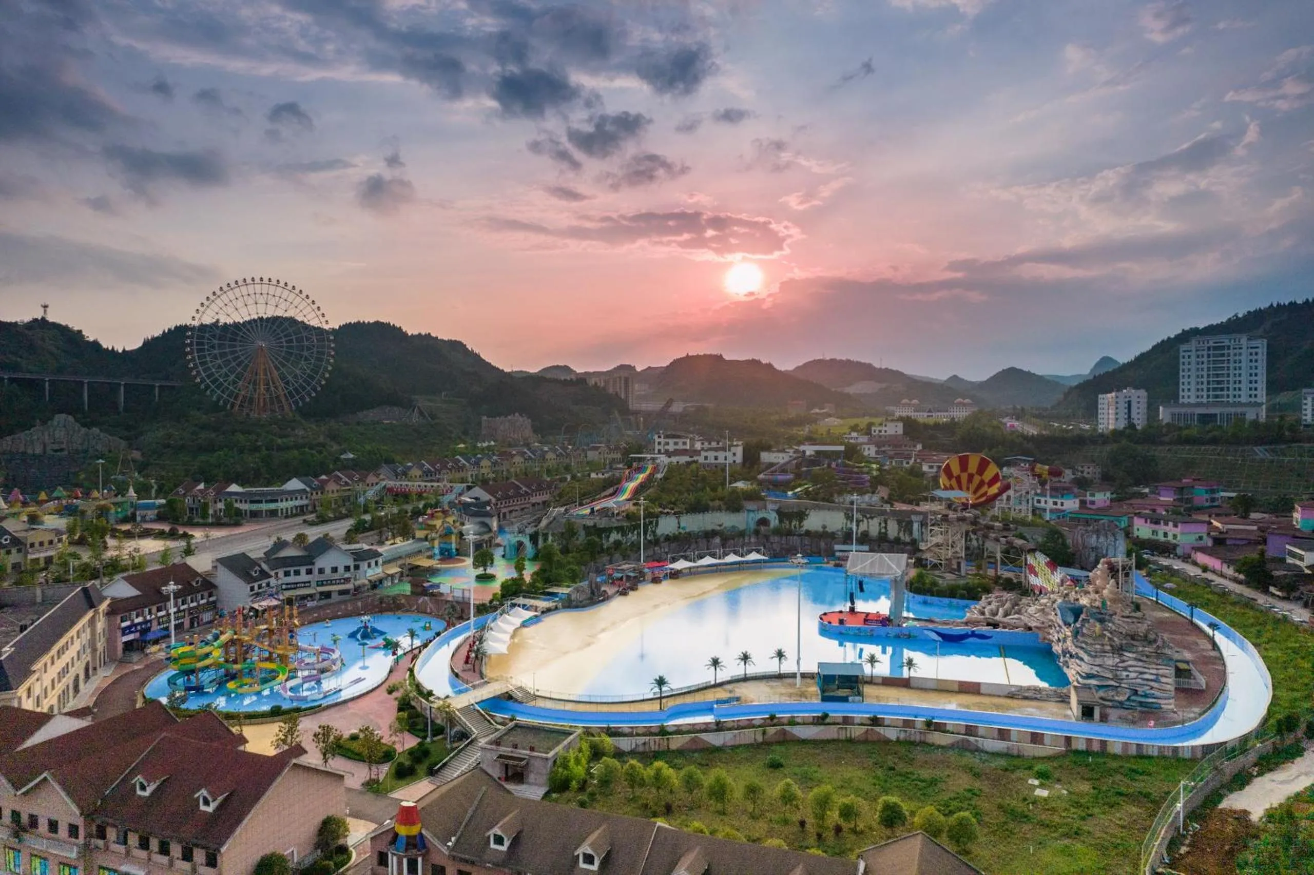 Mountain view in Holiday Inn Tongren Wanshan by IHG