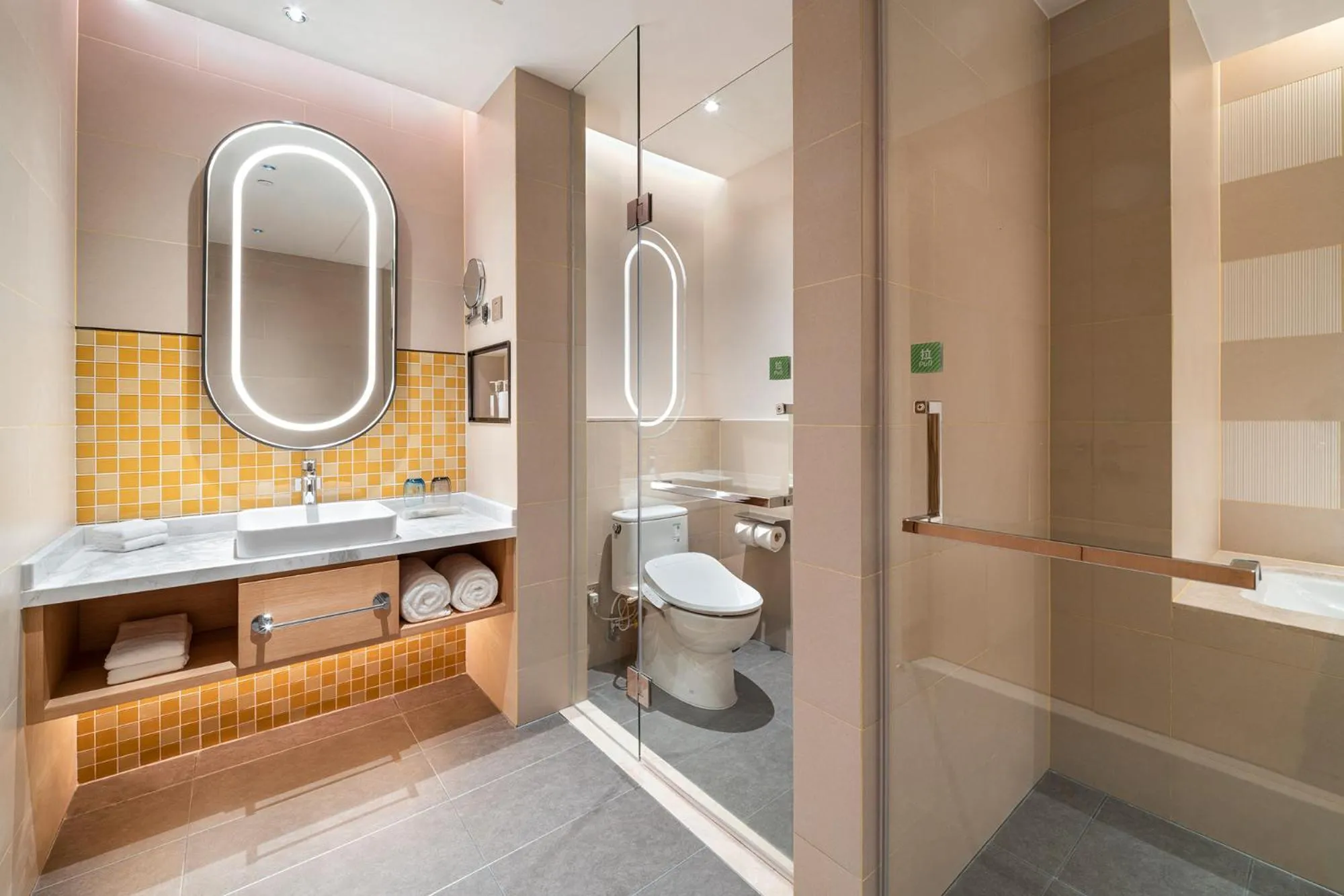Toilet in Holiday Inn Tongren Wanshan by IHG