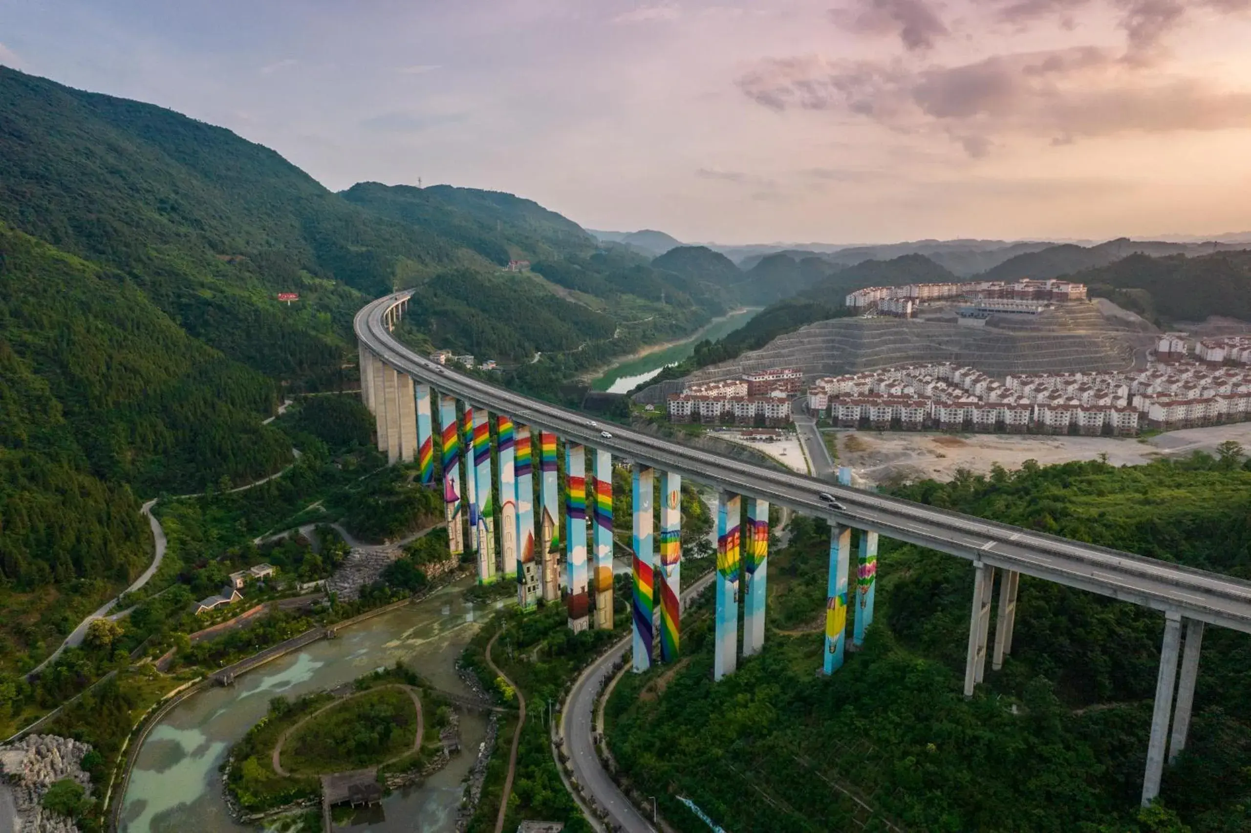 Mountain view in Holiday Inn Tongren Wanshan by IHG Mountain view in Holiday Inn Tongren Wanshan by IHG