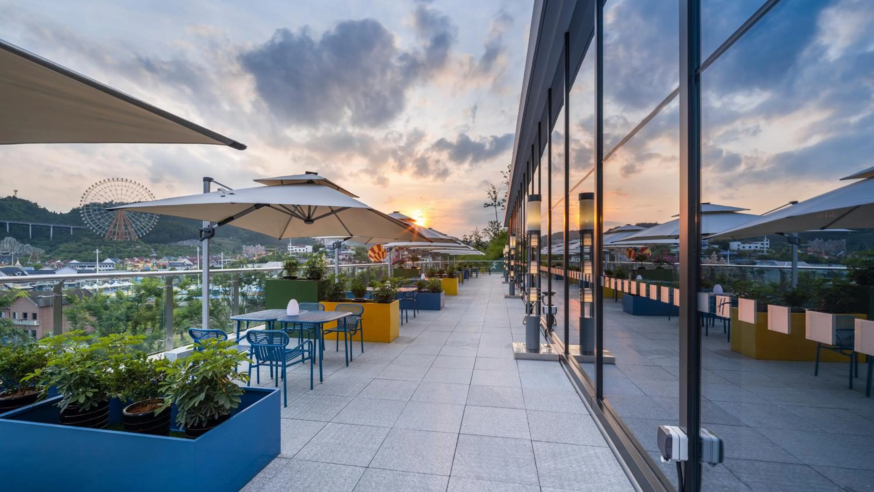 Restaurant/places to eat in Holiday Inn Tongren Wanshan by IHG