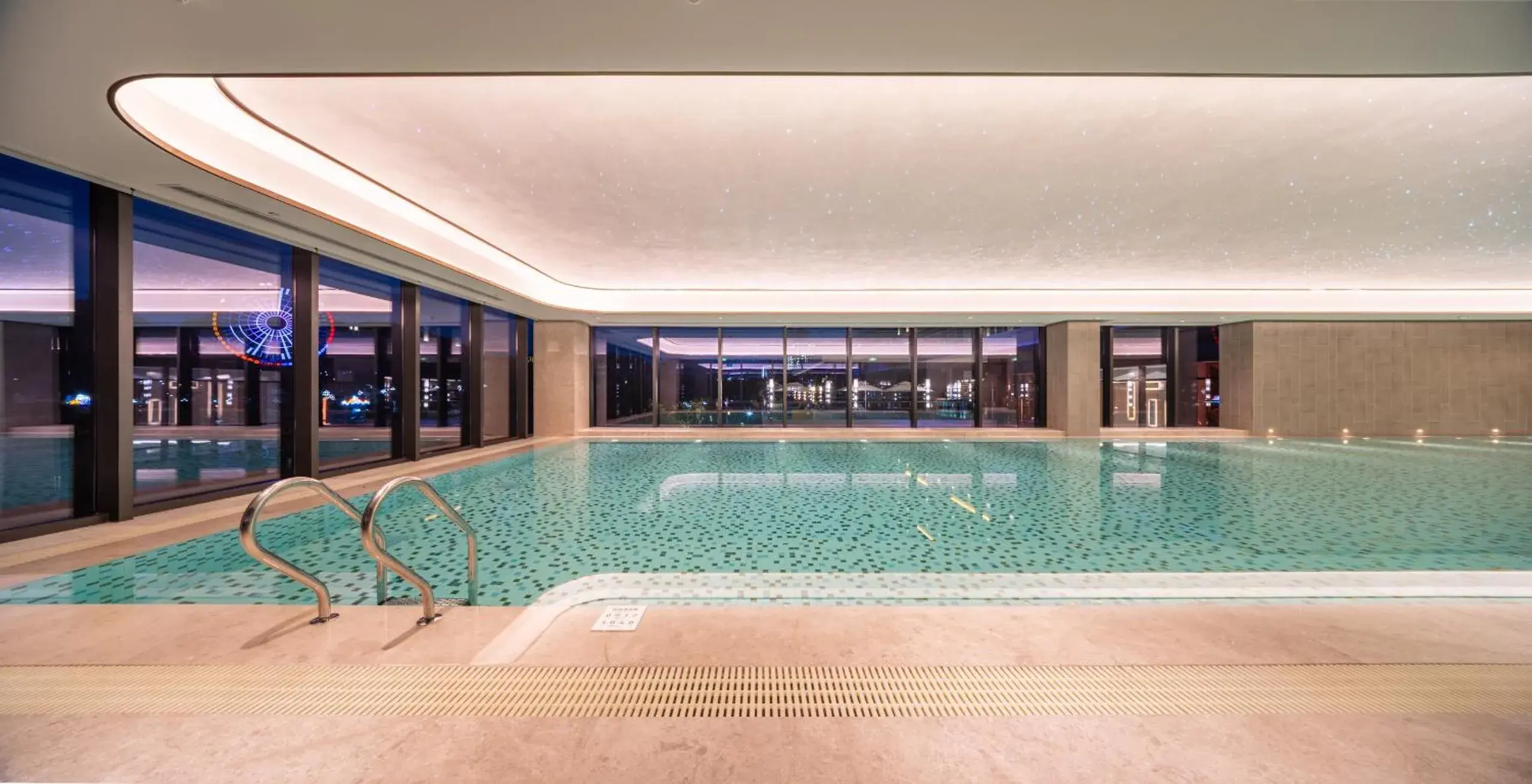 Swimming pool in Holiday Inn Tongren Wanshan by IHG Swimming pool in Holiday Inn Tongren Wanshan by IHG