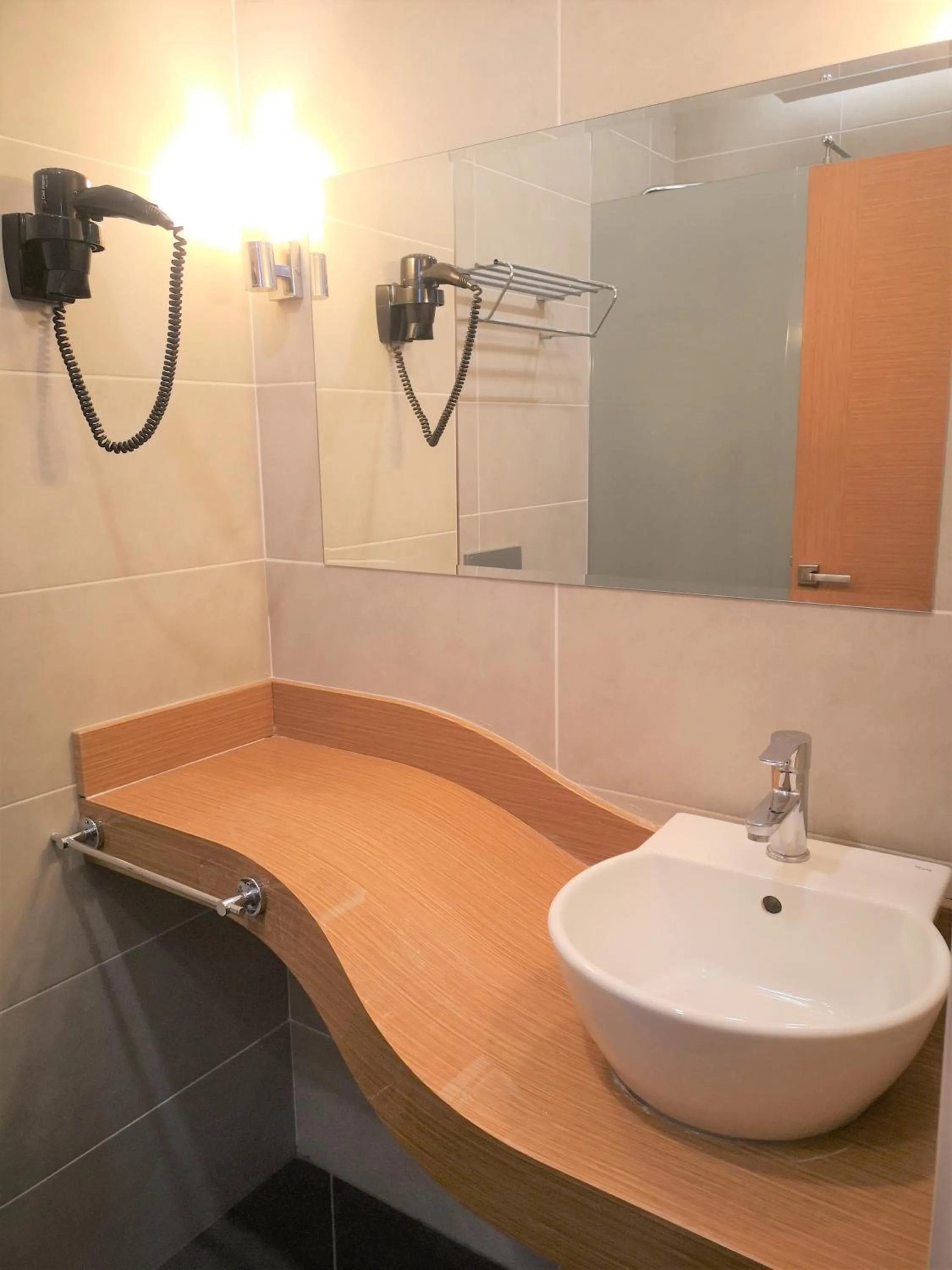 Toilet in Grand Park Hotel Istanbul Beylikduzu