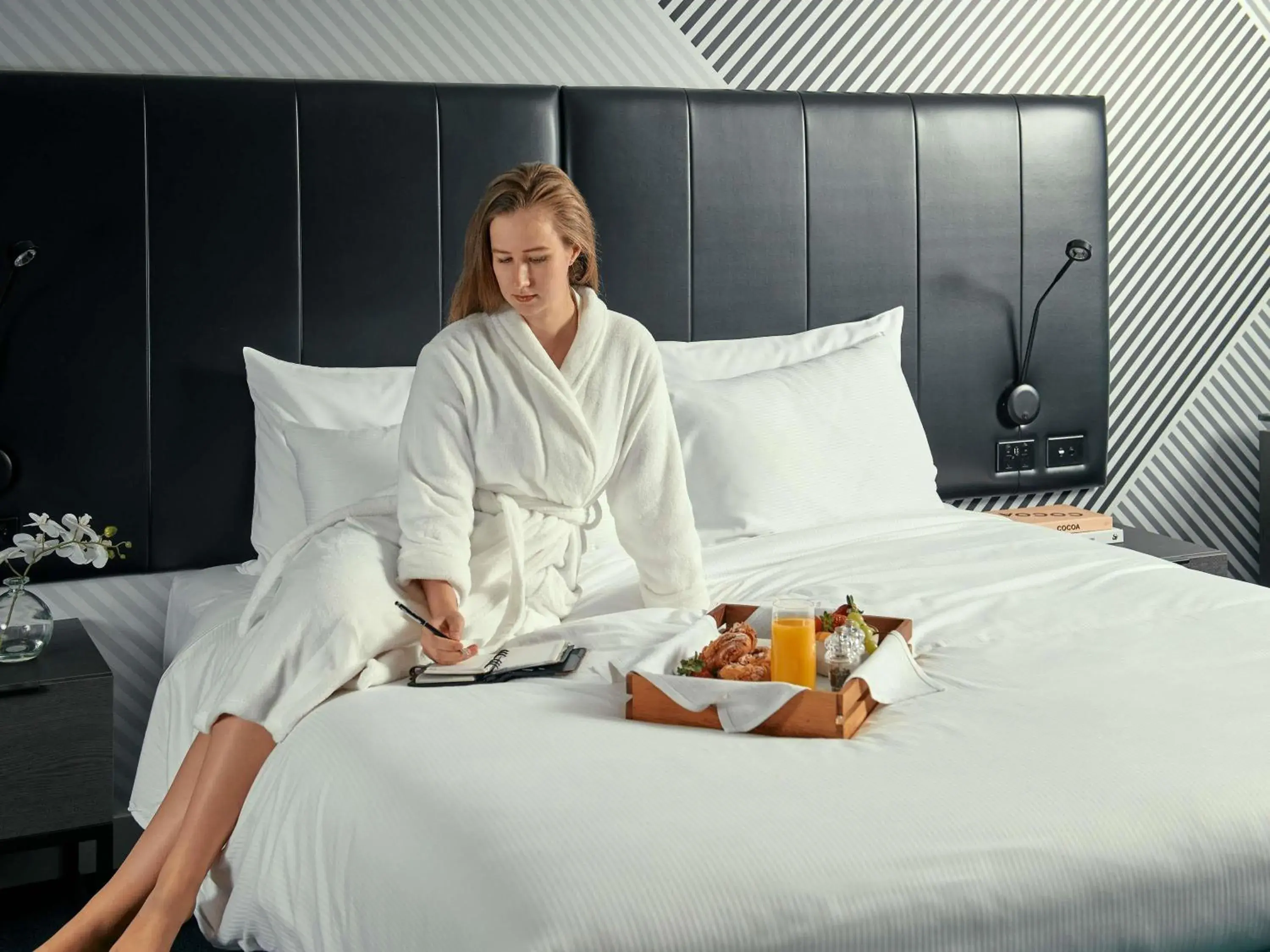 Property building, Bed in Movenpick Hotel Melbourne On Spencer Property building, Bed in Movenpick Hotel Melbourne On Spencer