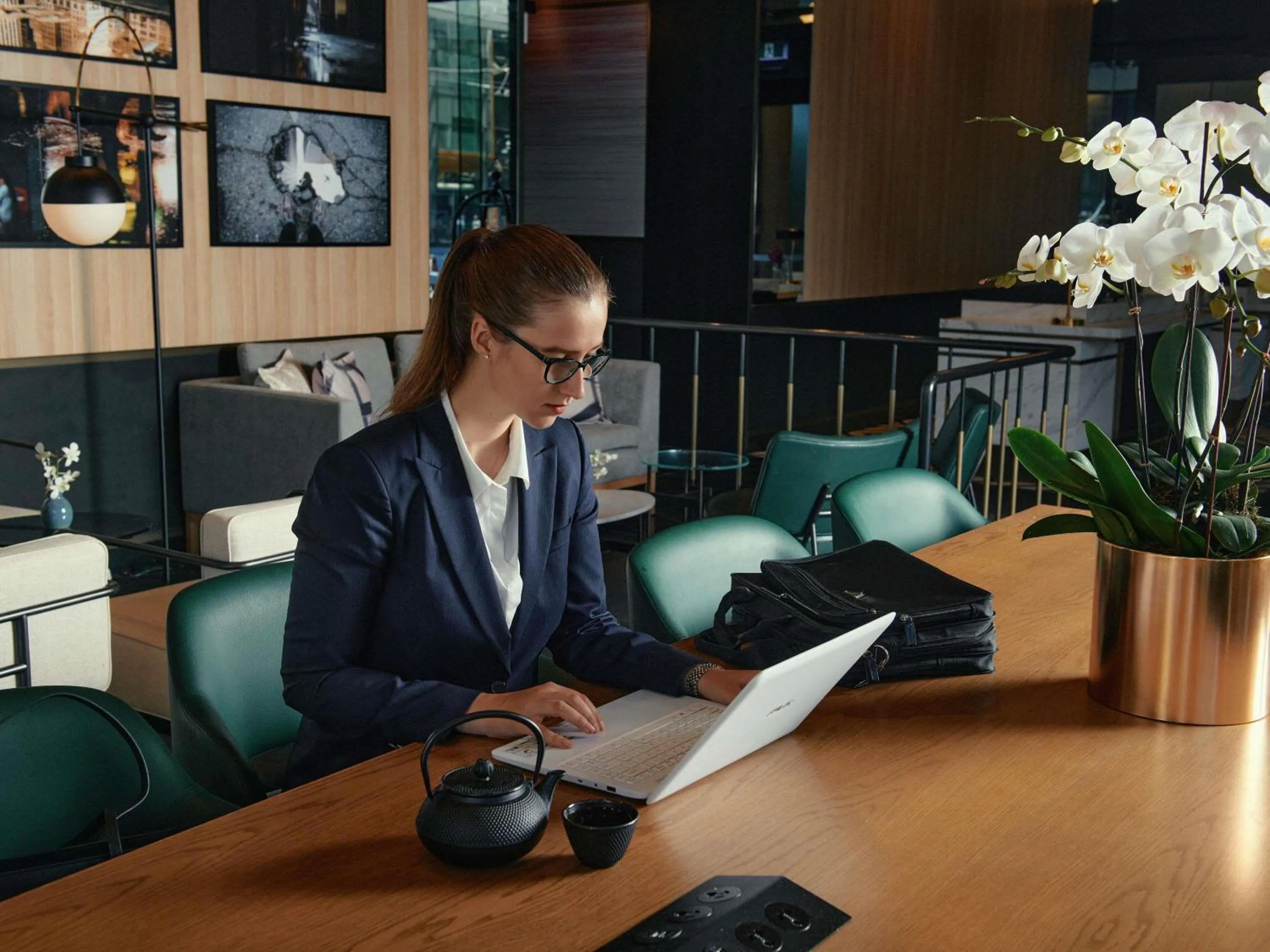 Restaurant/places to eat in Movenpick Hotel Melbourne On Spencer