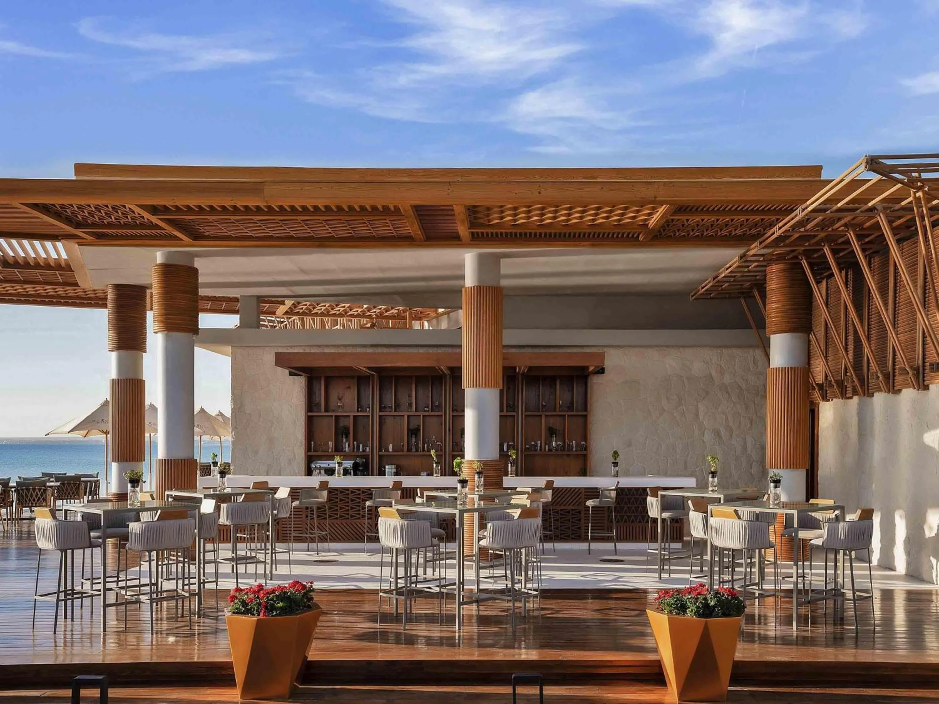 Lounge or bar in Rixos Premium Magawish Suites and Villas- Ultra All-Inclusive