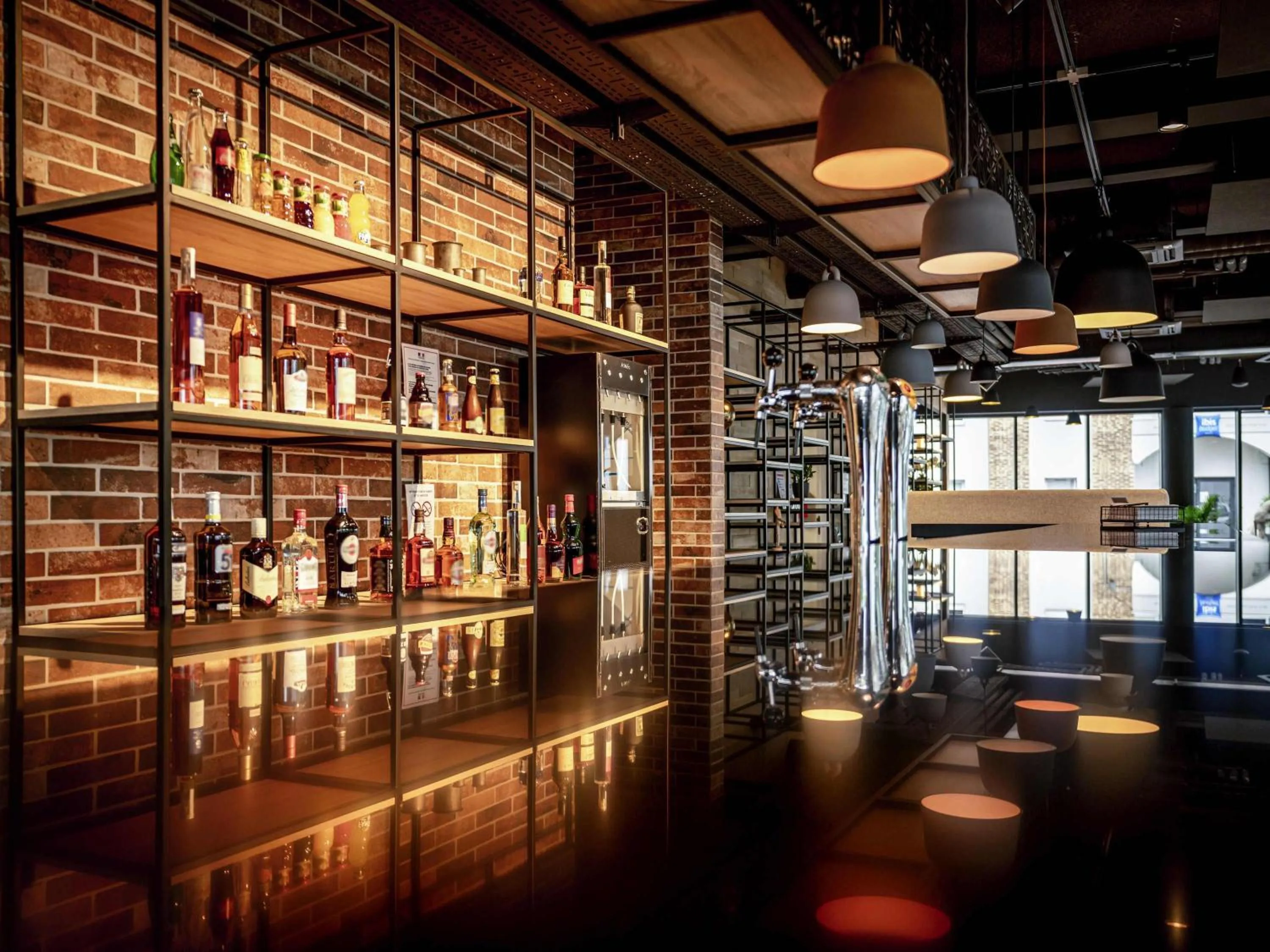 Lounge or bar in ibis Styles Valenciennes Petite Foret