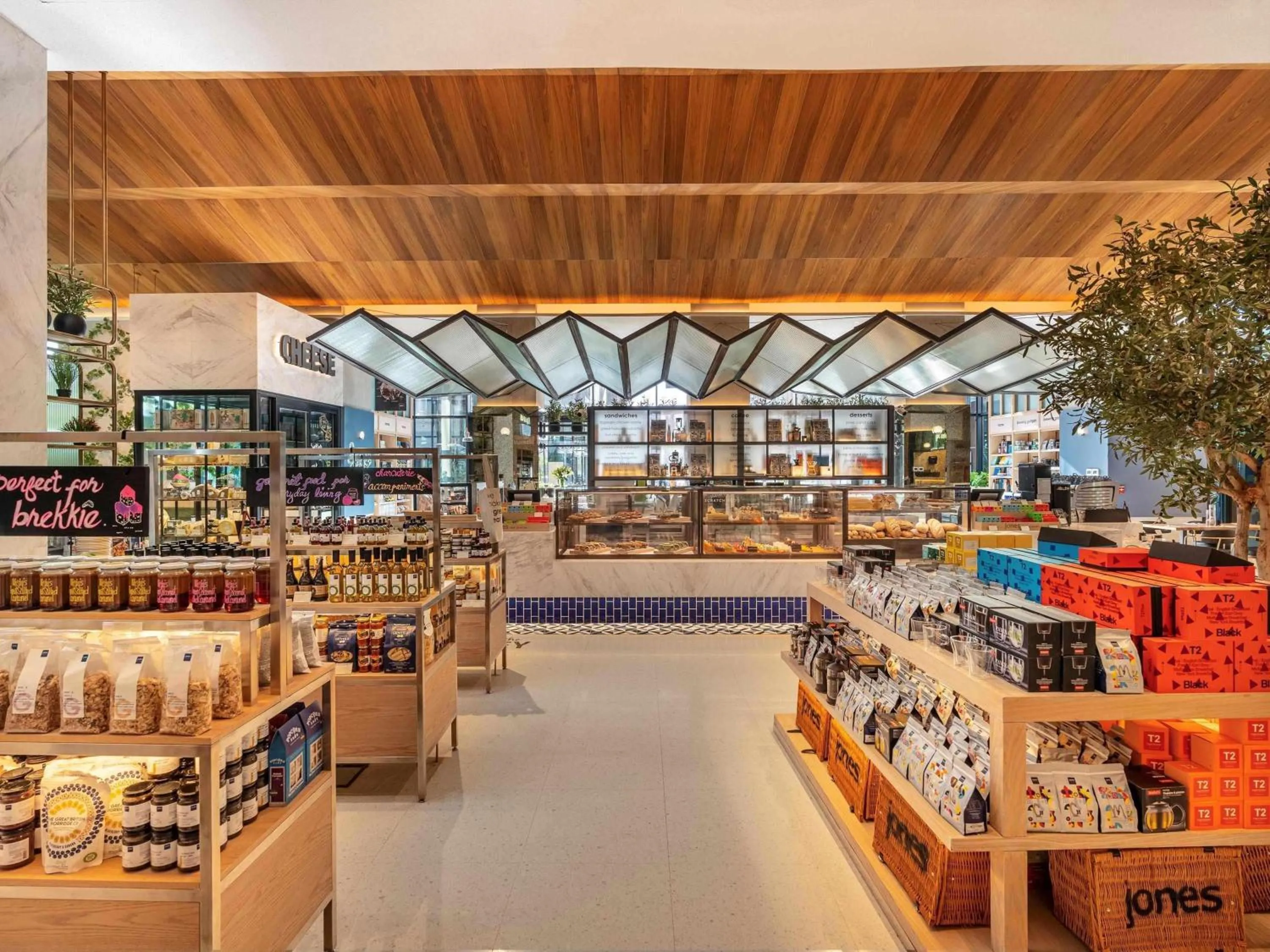 Restaurant/places to eat in Fairmont Ramla Riyadh