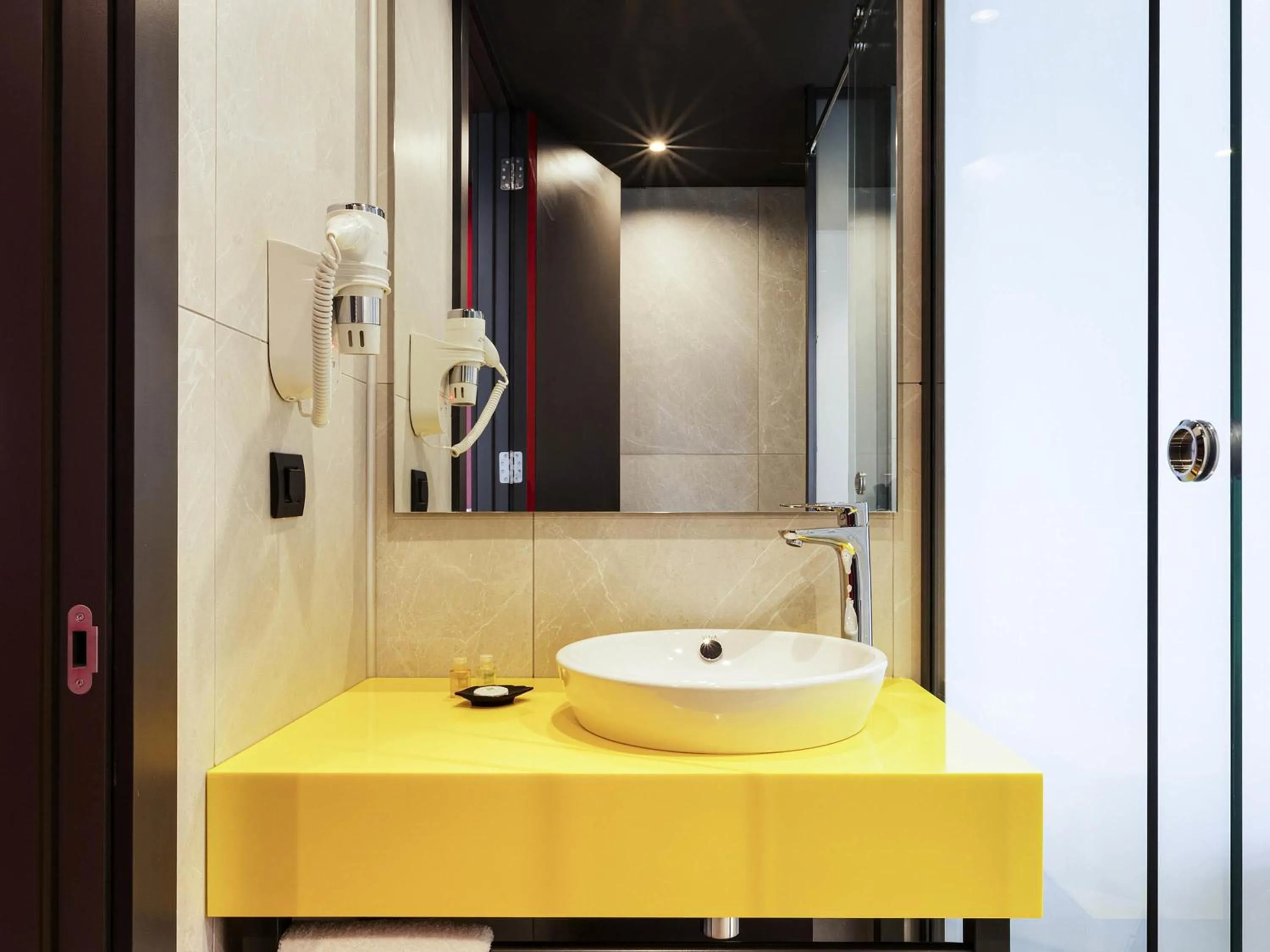 Bedroom in ibis Styles Istanbul Merter