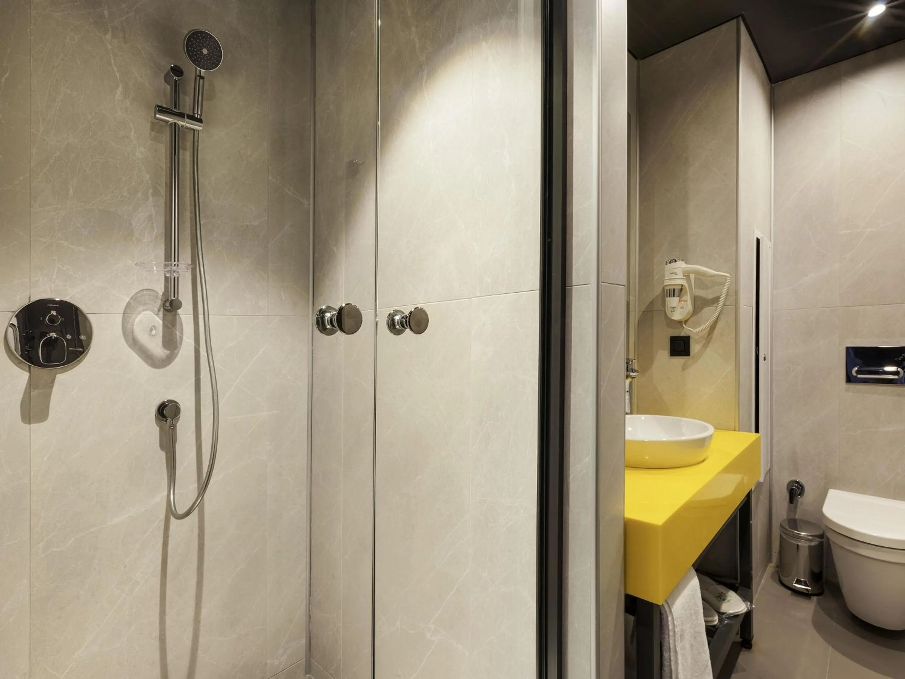 Bedroom in ibis Styles Istanbul Merter