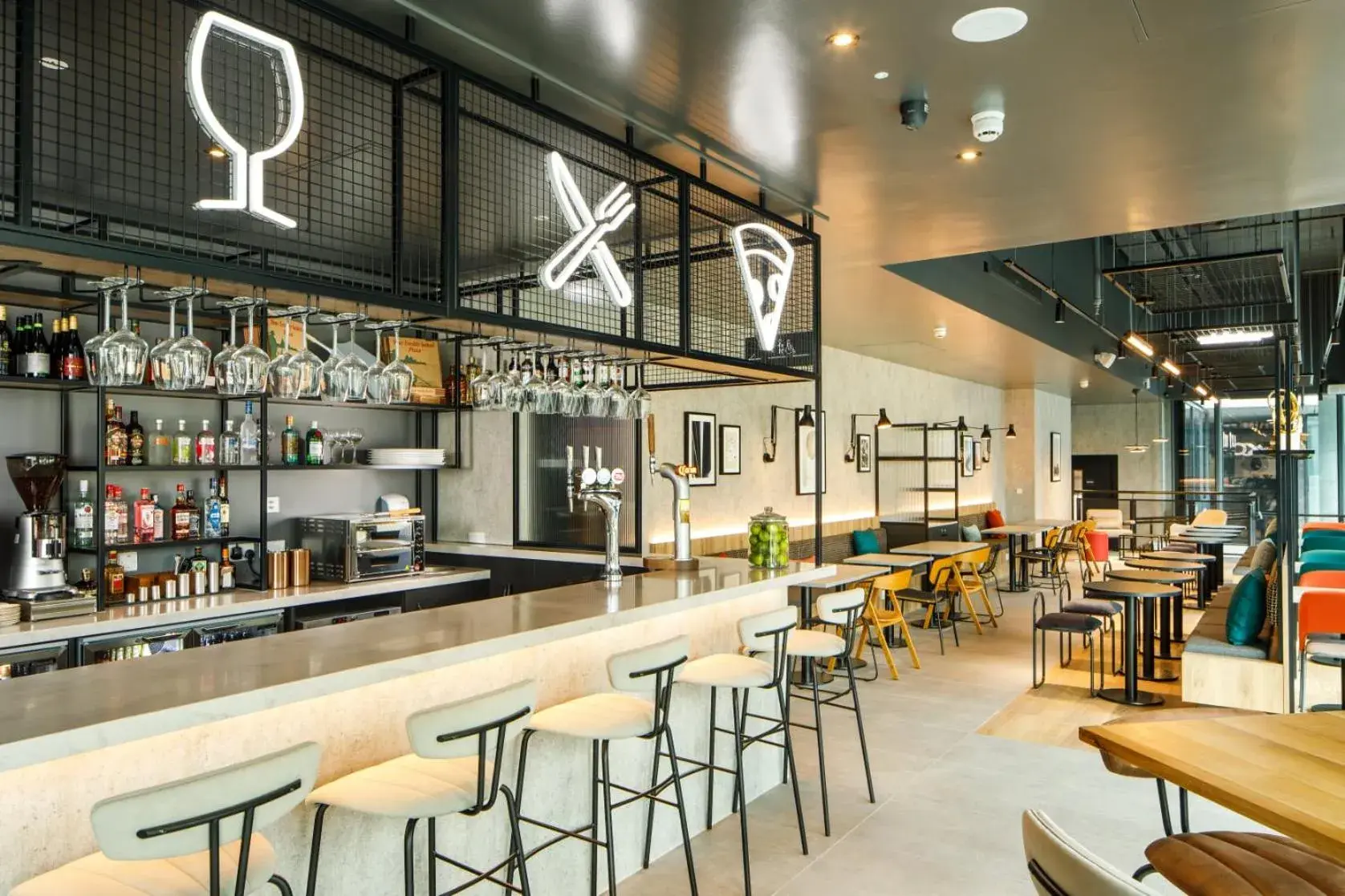 Restaurant/places to eat in ibis London Sutton Point Restaurant/places to eat in ibis London Sutton Point