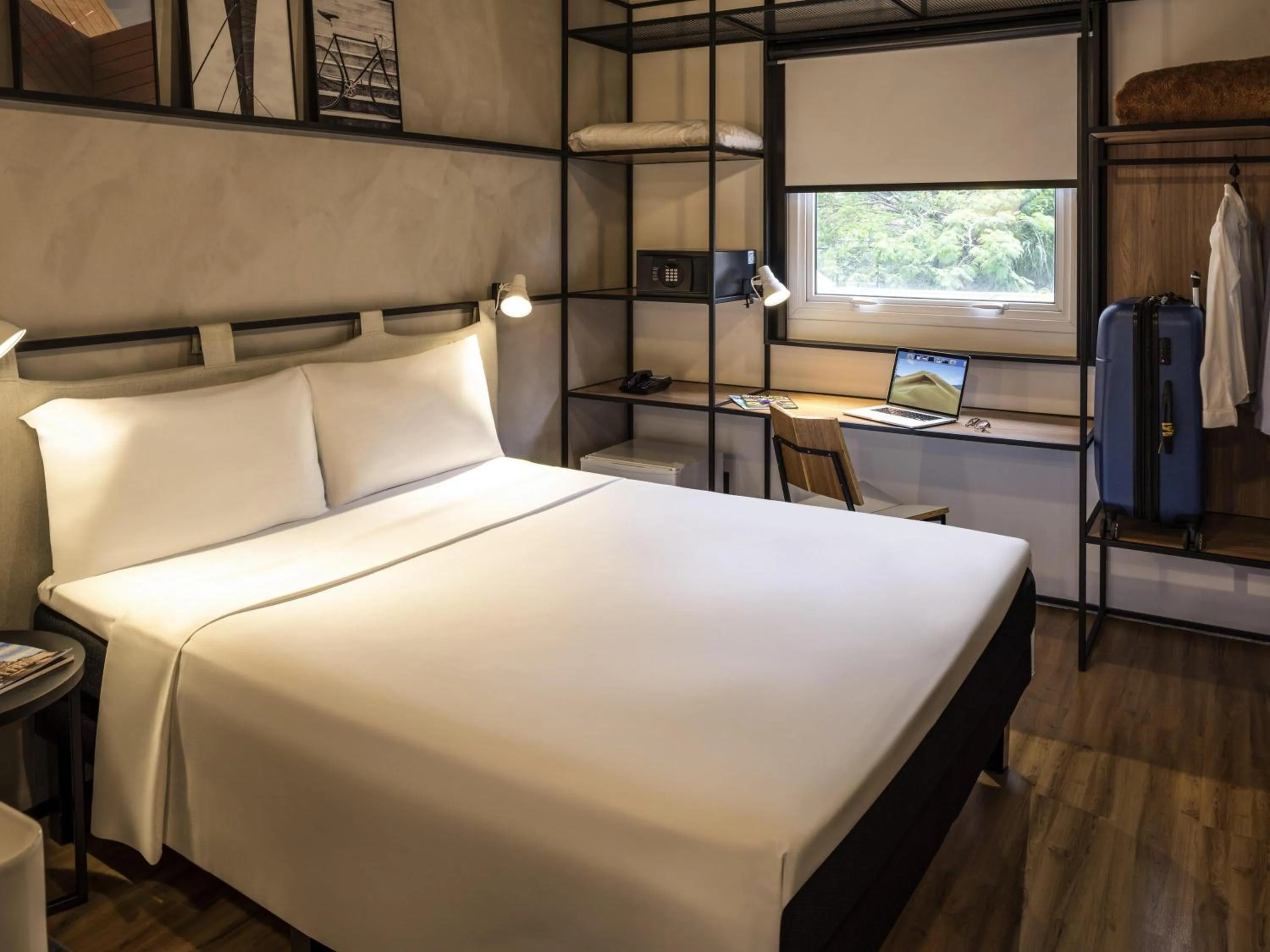 Bedroom, Bed in ibis London Sutton Point