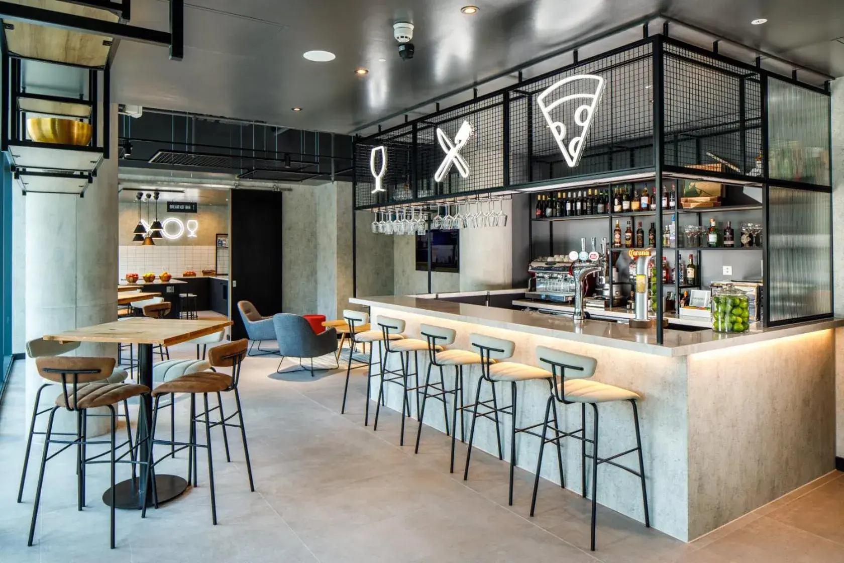 Property building in ibis London Sutton Point Property building in ibis London Sutton Point