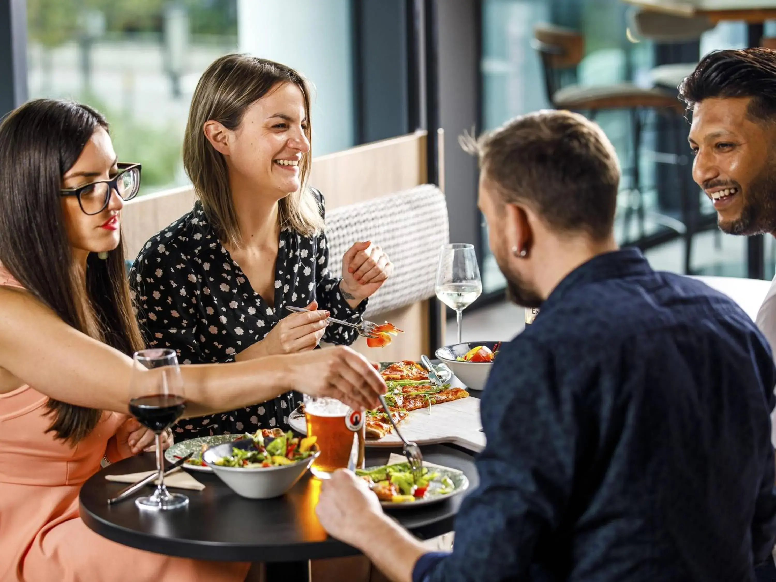 Restaurant/places to eat in ibis London Sutton Point Restaurant/places to eat in ibis London Sutton Point