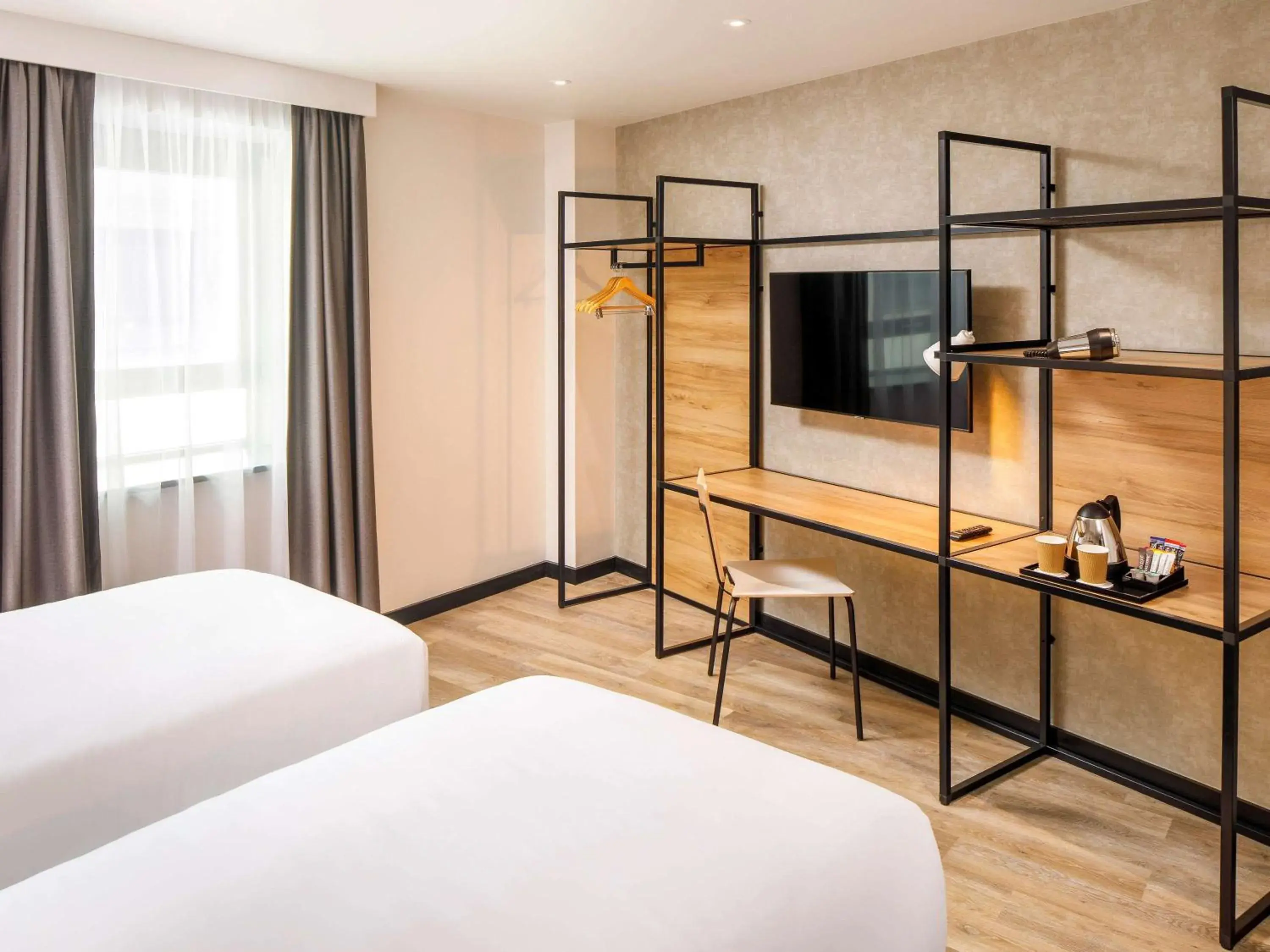 Photo of the whole room, Bed in ibis London Sutton Point Photo of the whole room, Bed in ibis London Sutton Point