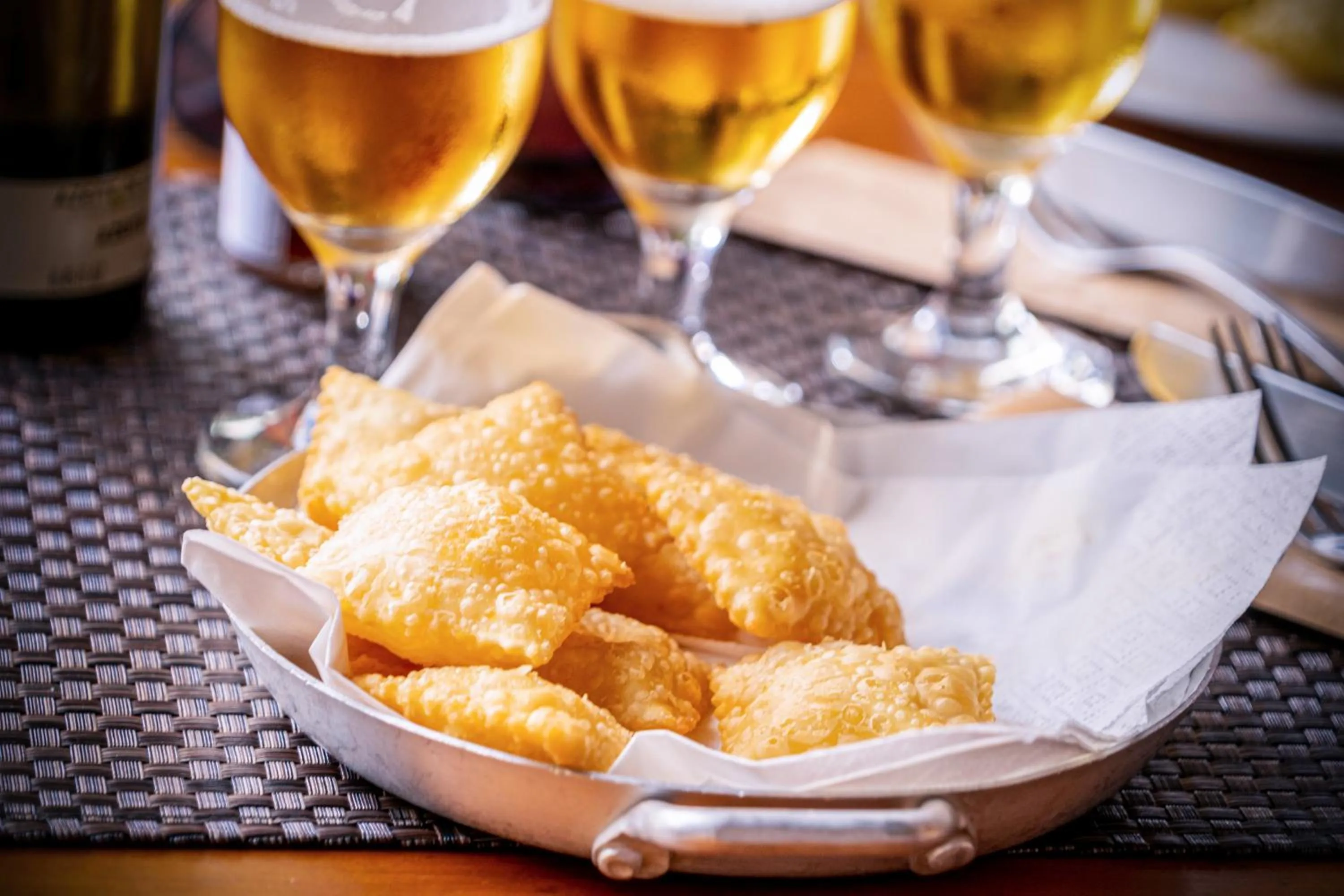 Lounge or bar in ibis London Sutton Point