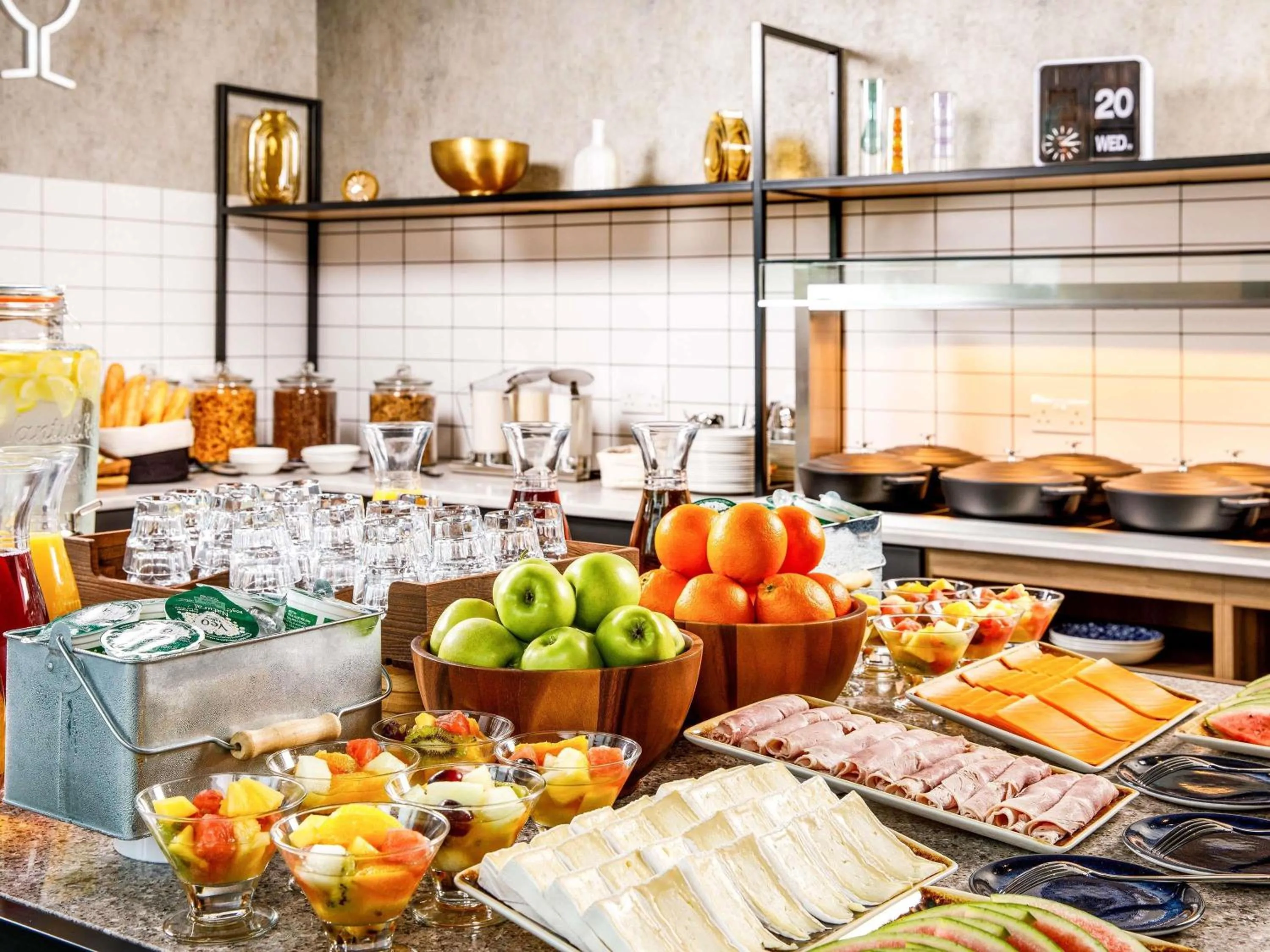 Restaurant/places to eat in ibis London Sutton Point