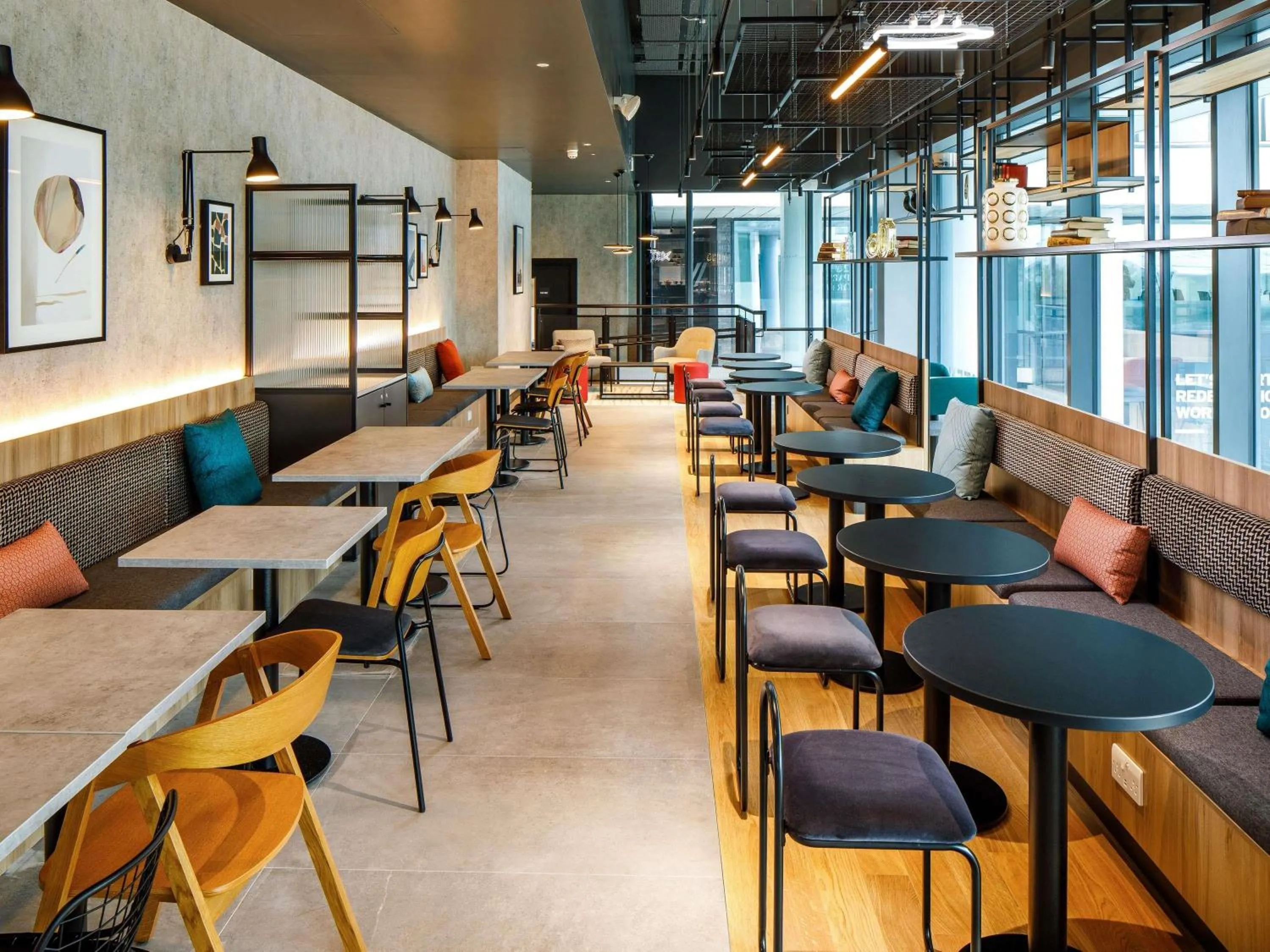 Lounge or bar in Aparthotel Adagio London Sutton Point