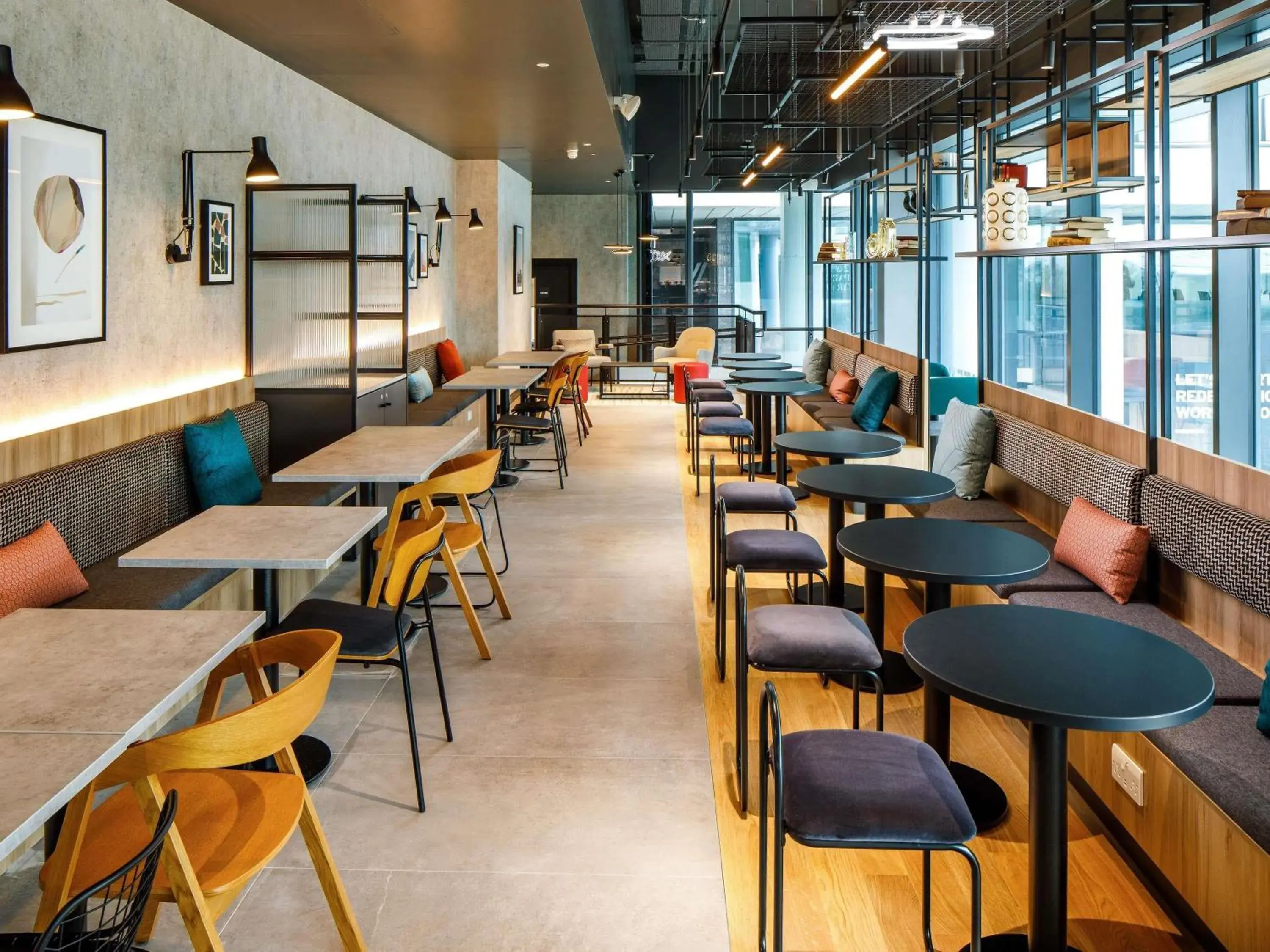 Lounge or bar in Aparthotel Adagio London Sutton Point Lounge or bar in Aparthotel Adagio London Sutton Point