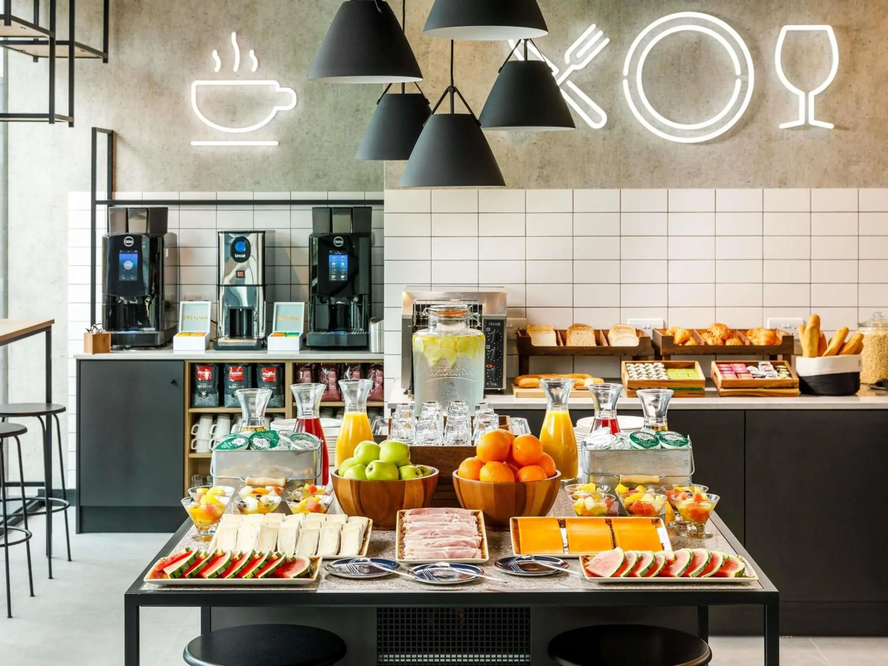 Breakfast in Aparthotel Adagio London Sutton Point Breakfast in Aparthotel Adagio London Sutton Point