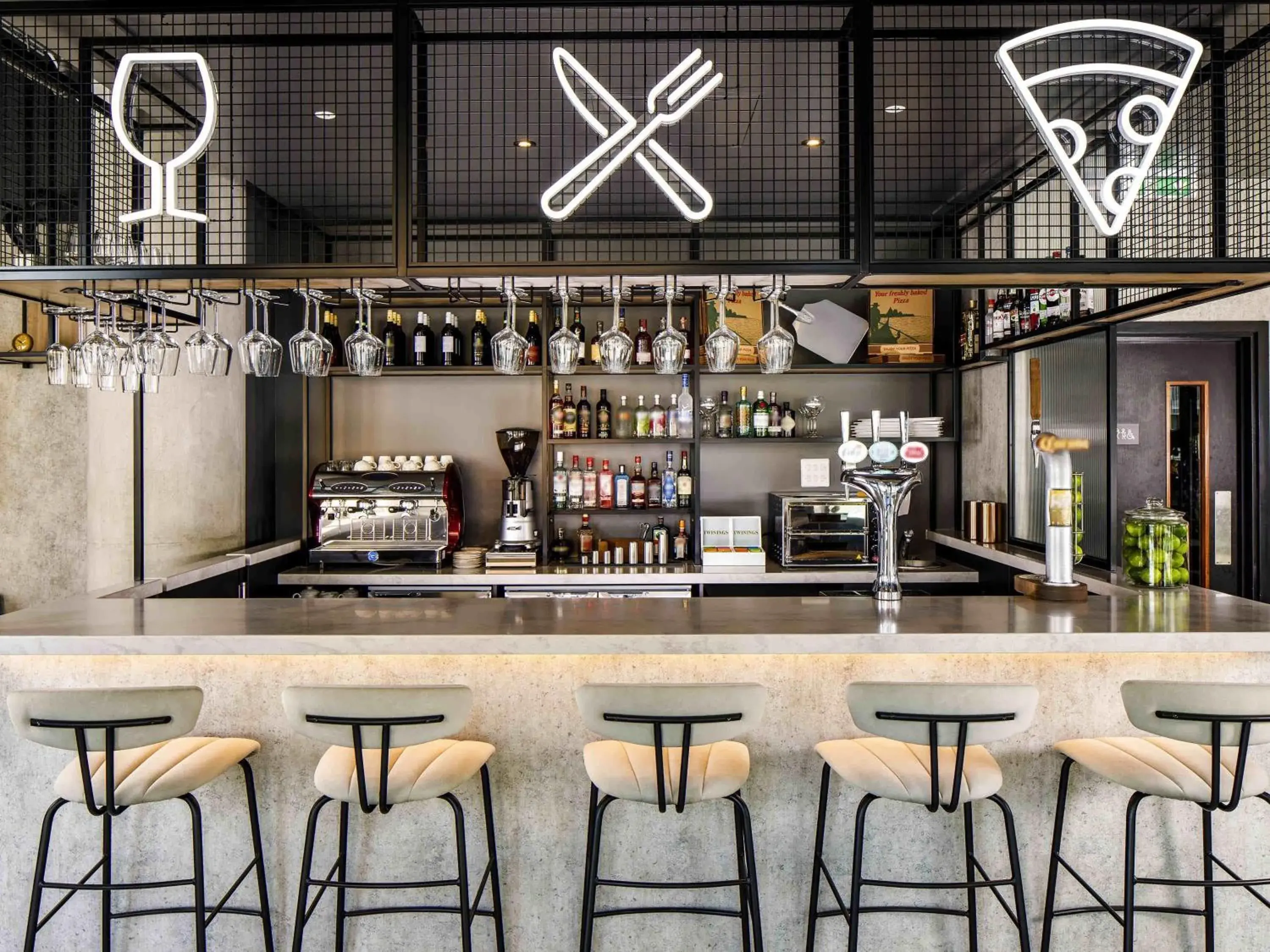 Lounge or bar in Aparthotel Adagio London Sutton Point Lounge or bar in Aparthotel Adagio London Sutton Point