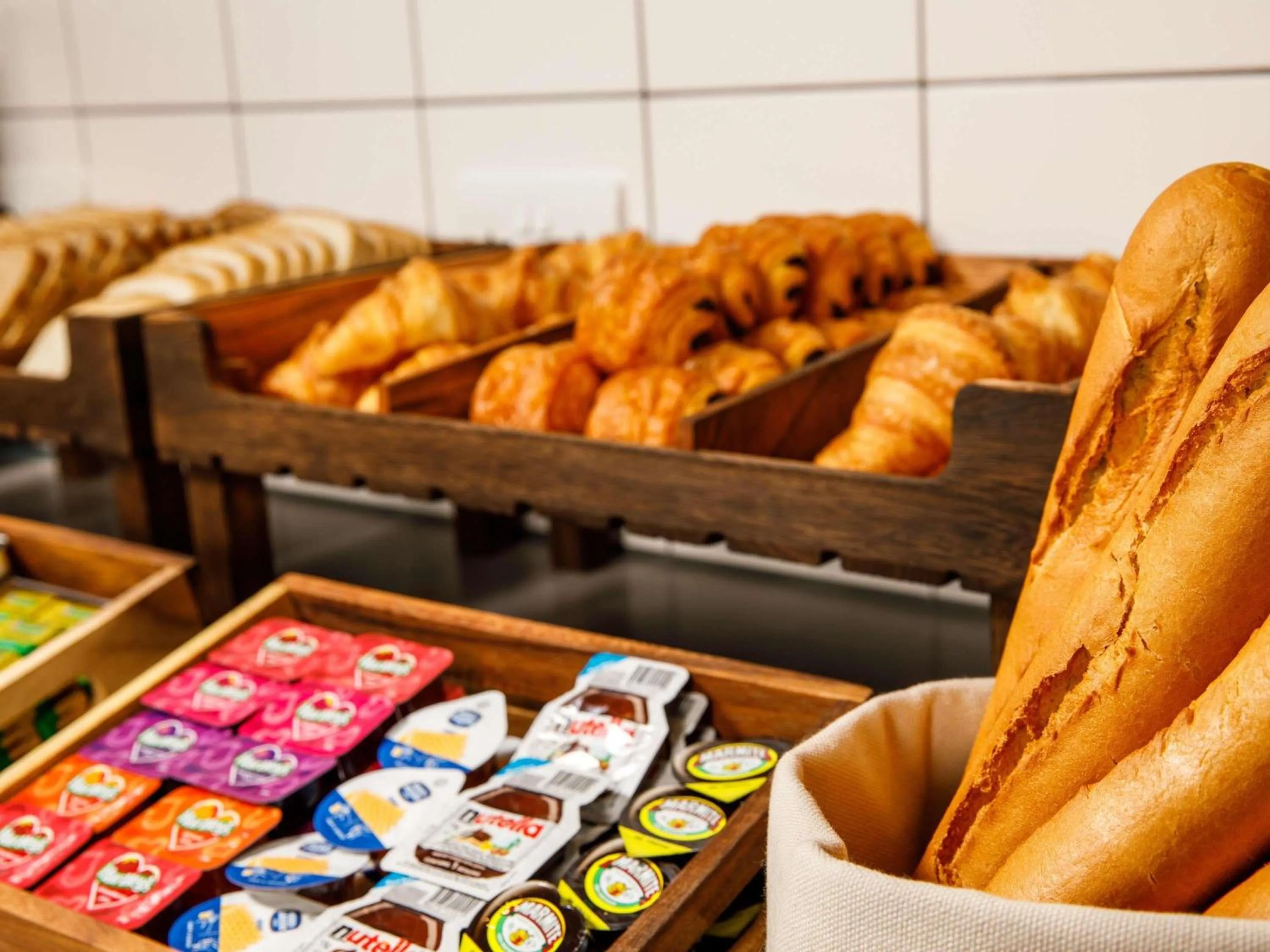 Breakfast in Aparthotel Adagio London Sutton Point