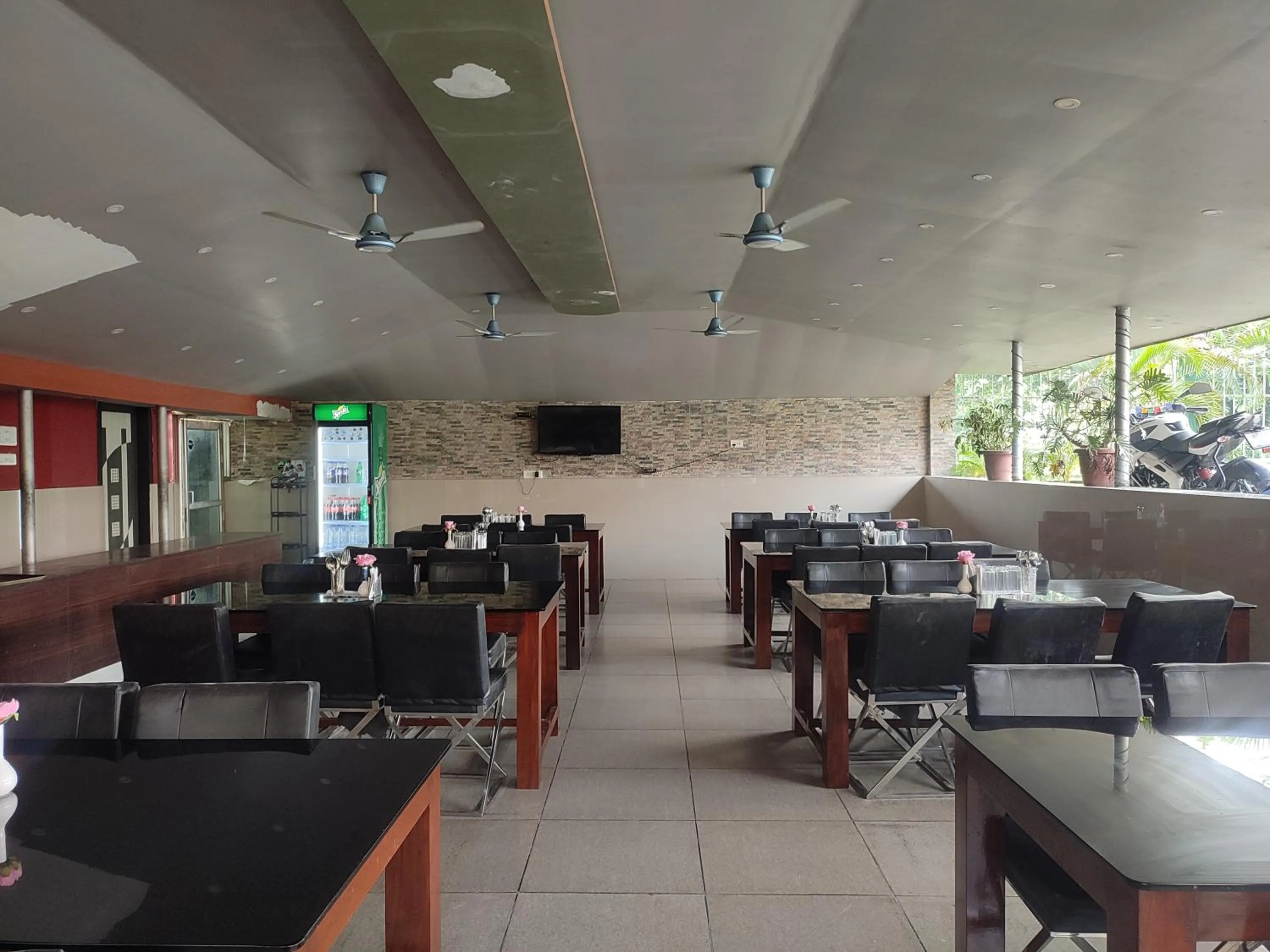 Restaurant/places to eat in Maa Greenary View - A Holiday Resort