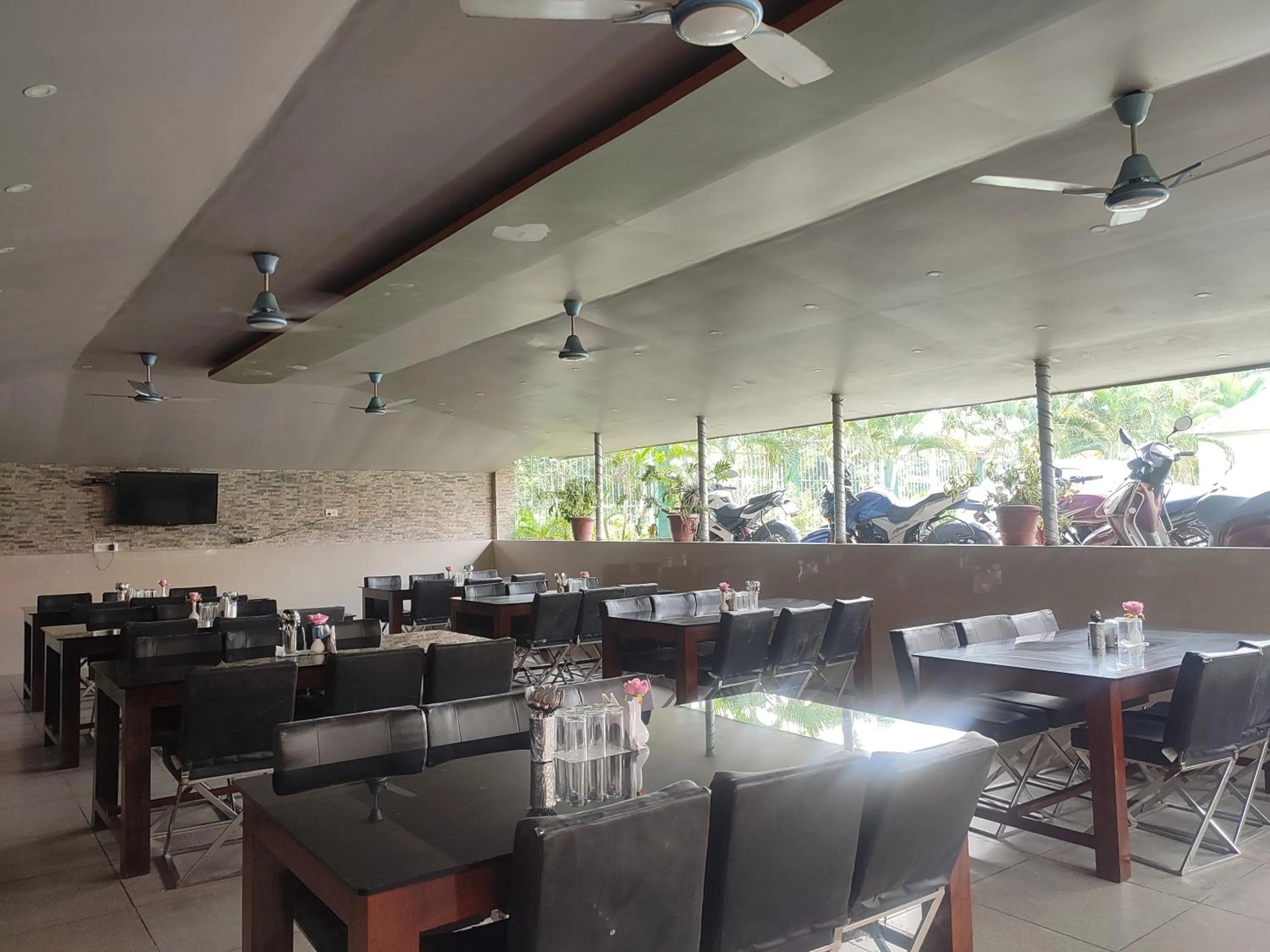 Restaurant/places to eat in Maa Greenary View - A Holiday Resort