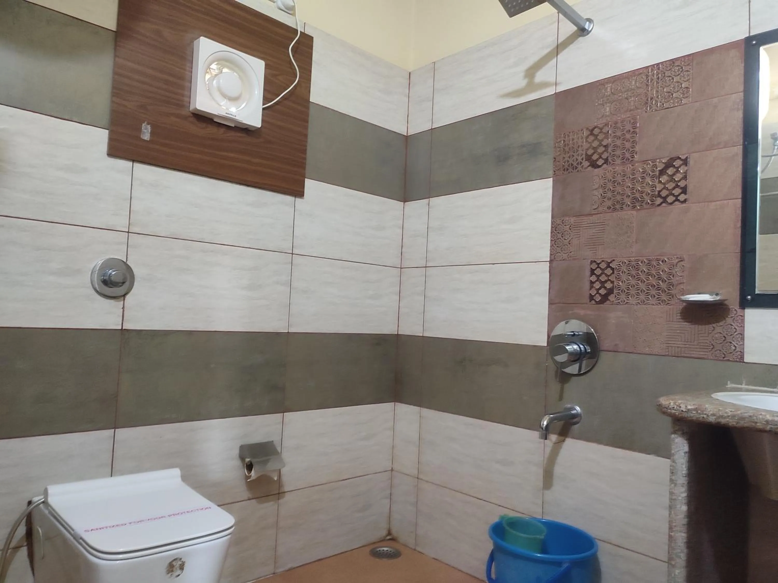 Shower in Maa Greenary View - A Holiday Resort